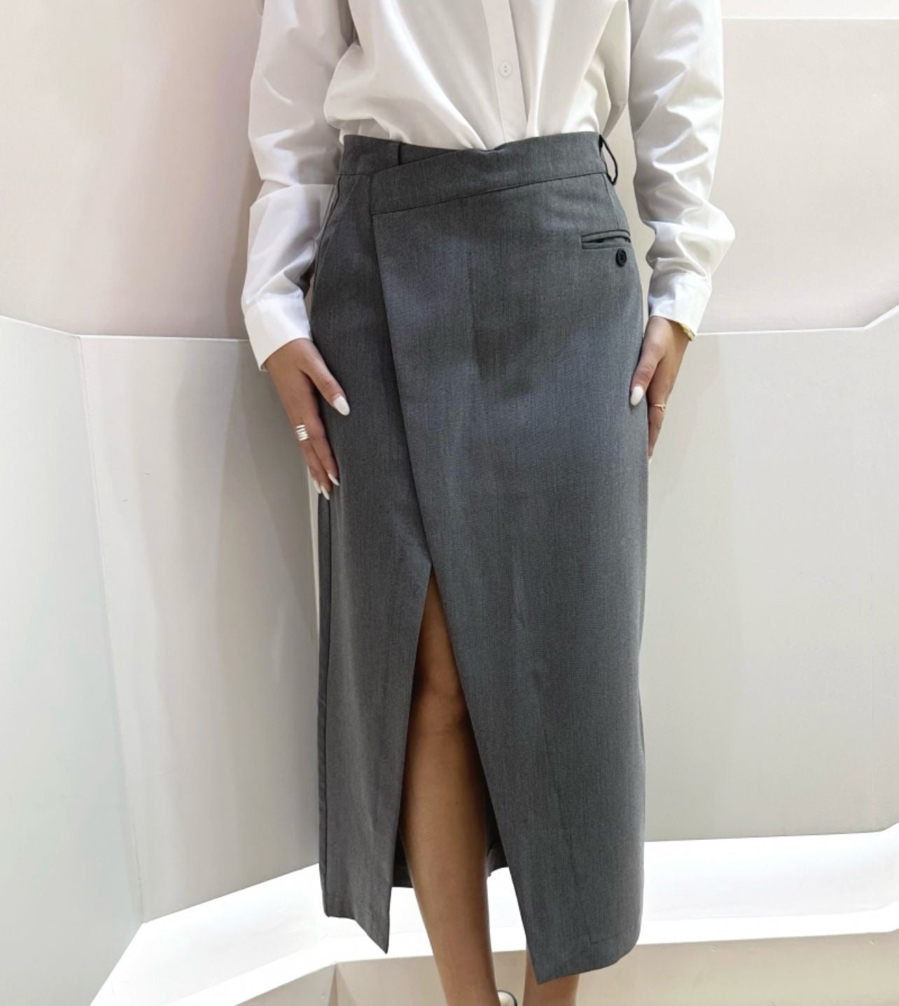 FALDA GRIS DETALLE BOTONES
