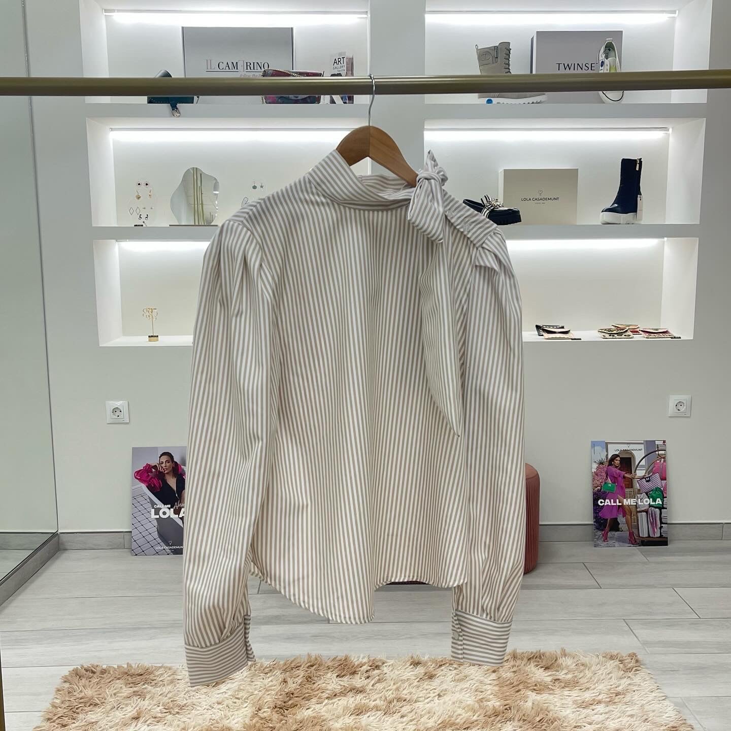 BLUSA RAYAS BEIGE Y BLANCO CUELLO LAZO