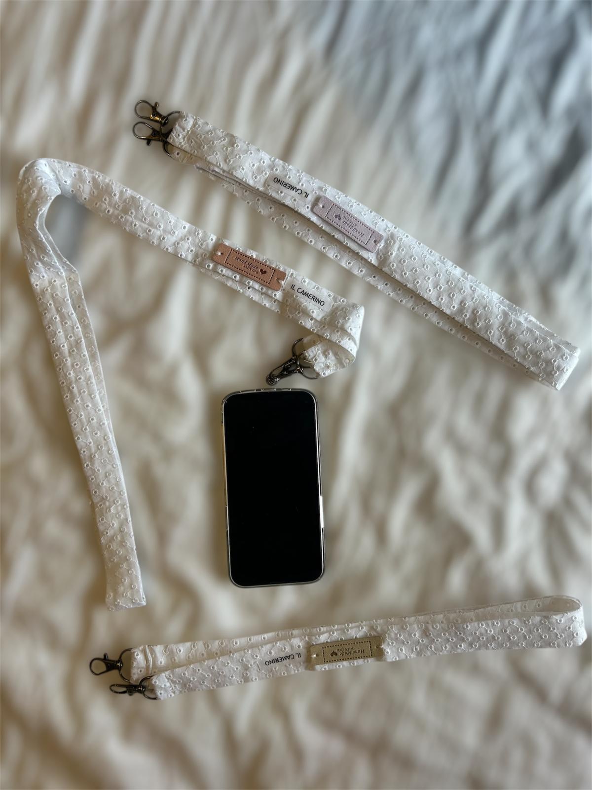 CUELGA MOVIL BLANCO CALADO HECHO A MANO