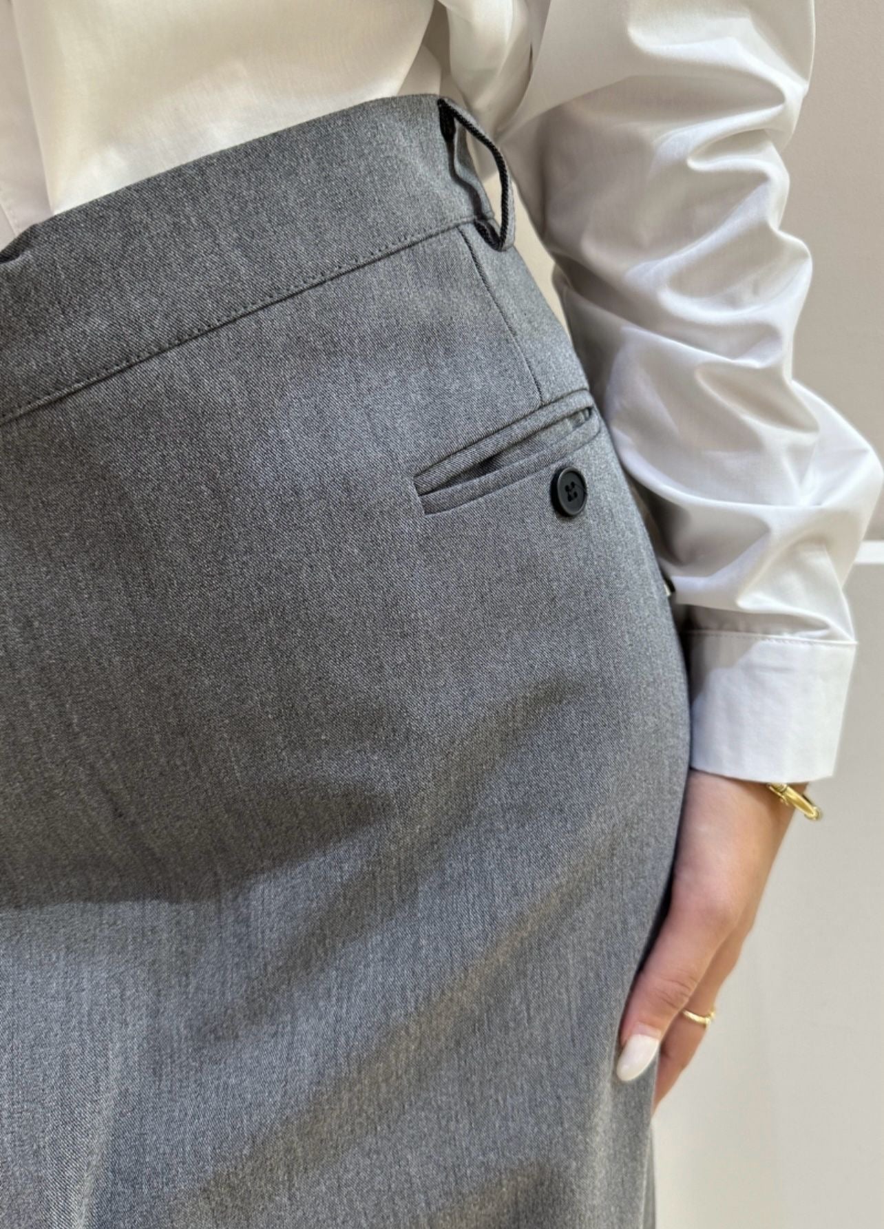 FALDA GRIS DETALLE BOTONES