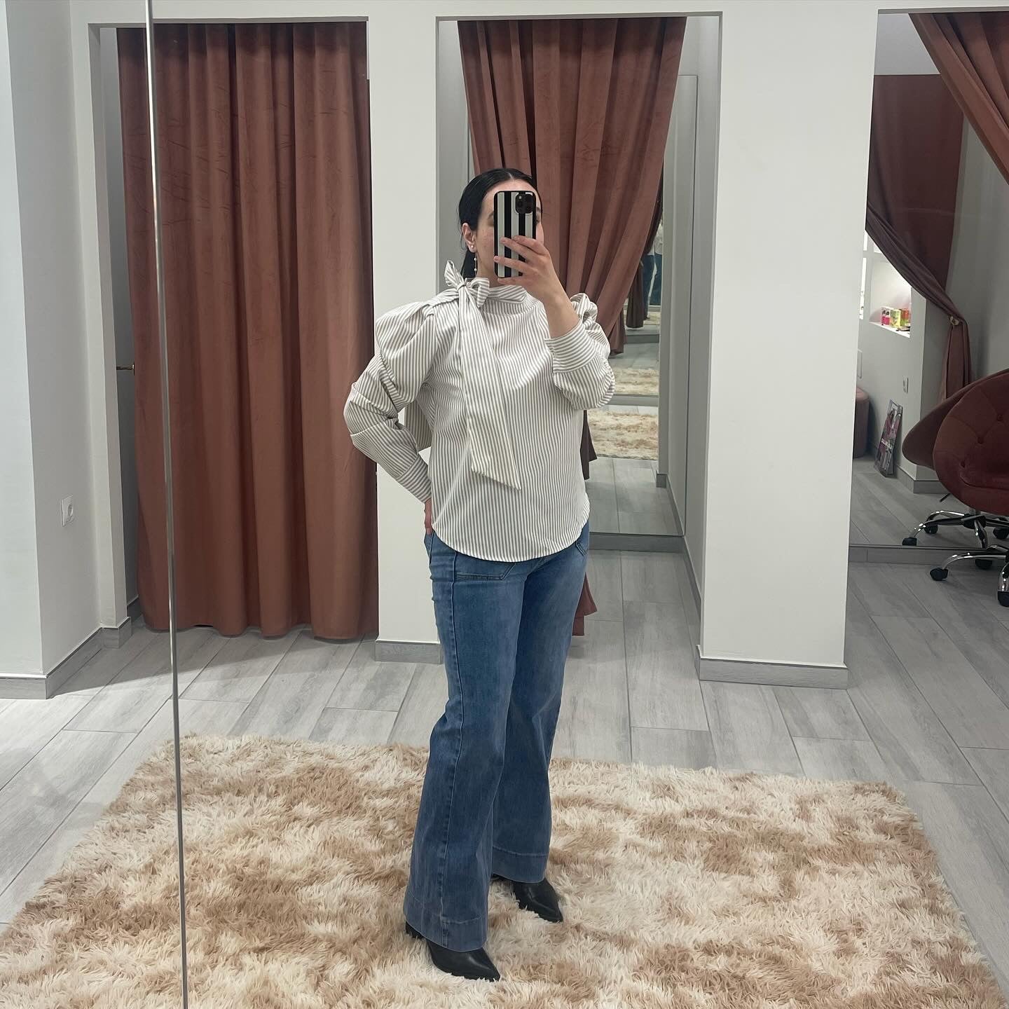 BLUSA RAYAS BEIGE Y BLANCO CUELLO LAZO