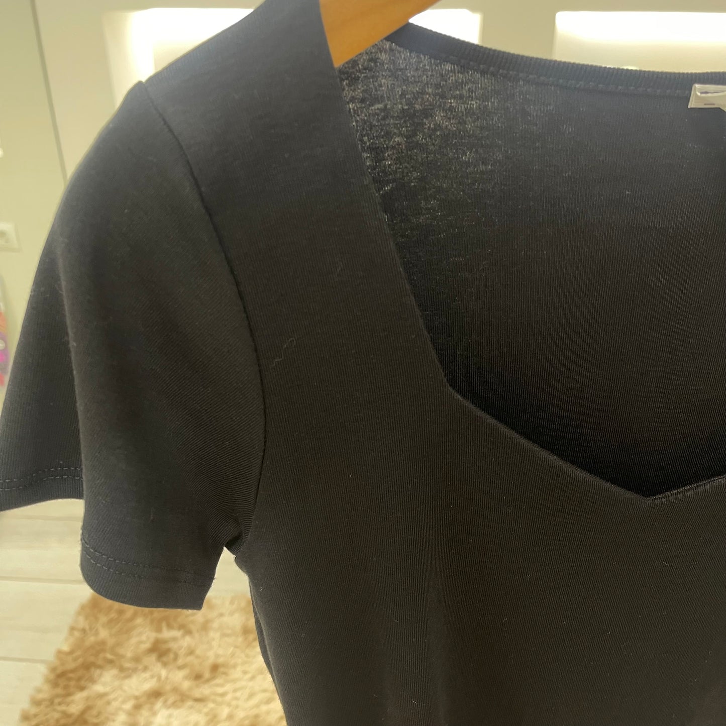 CAMISETA NEGRA BÁSICA MANGA CORTA