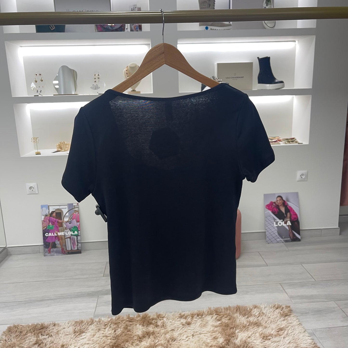 CAMISETA NEGRA BÁSICA MANGA CORTA