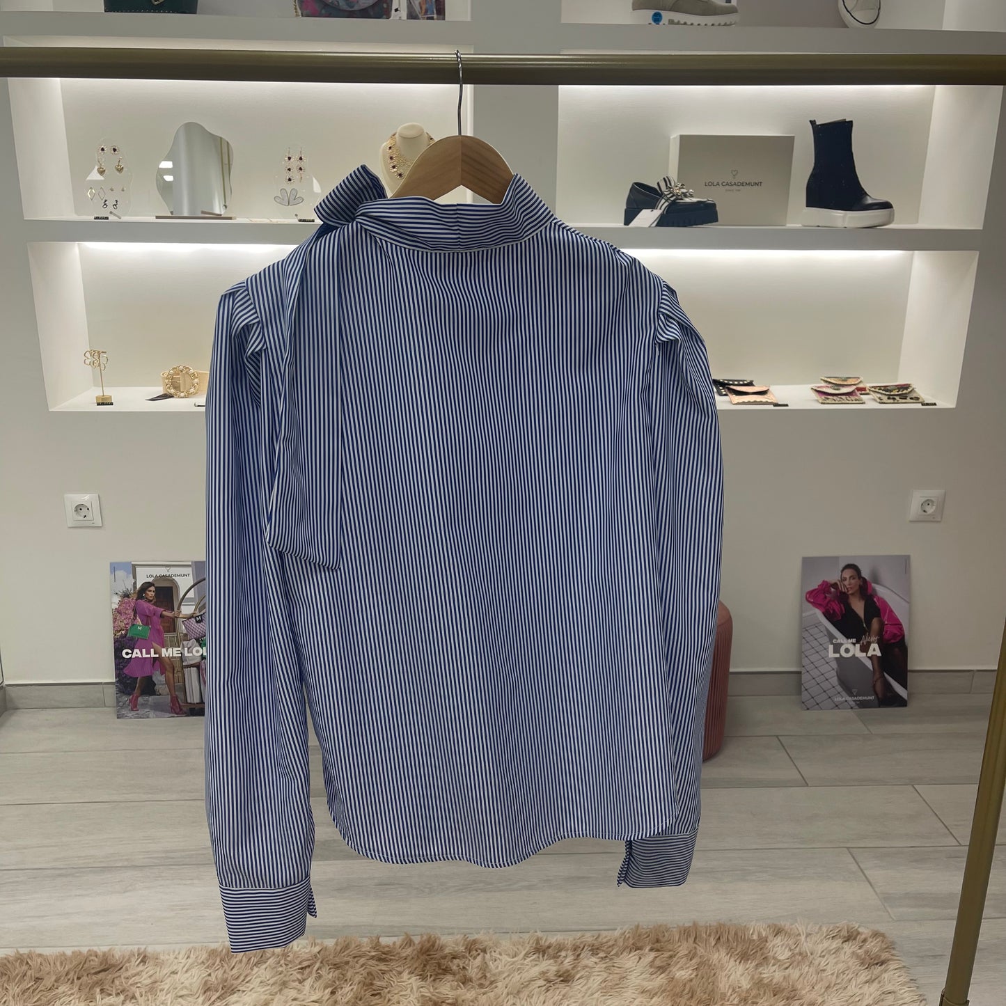 BLUSA RAYAS AZUL Y BLANCO CUELLO LAZO
