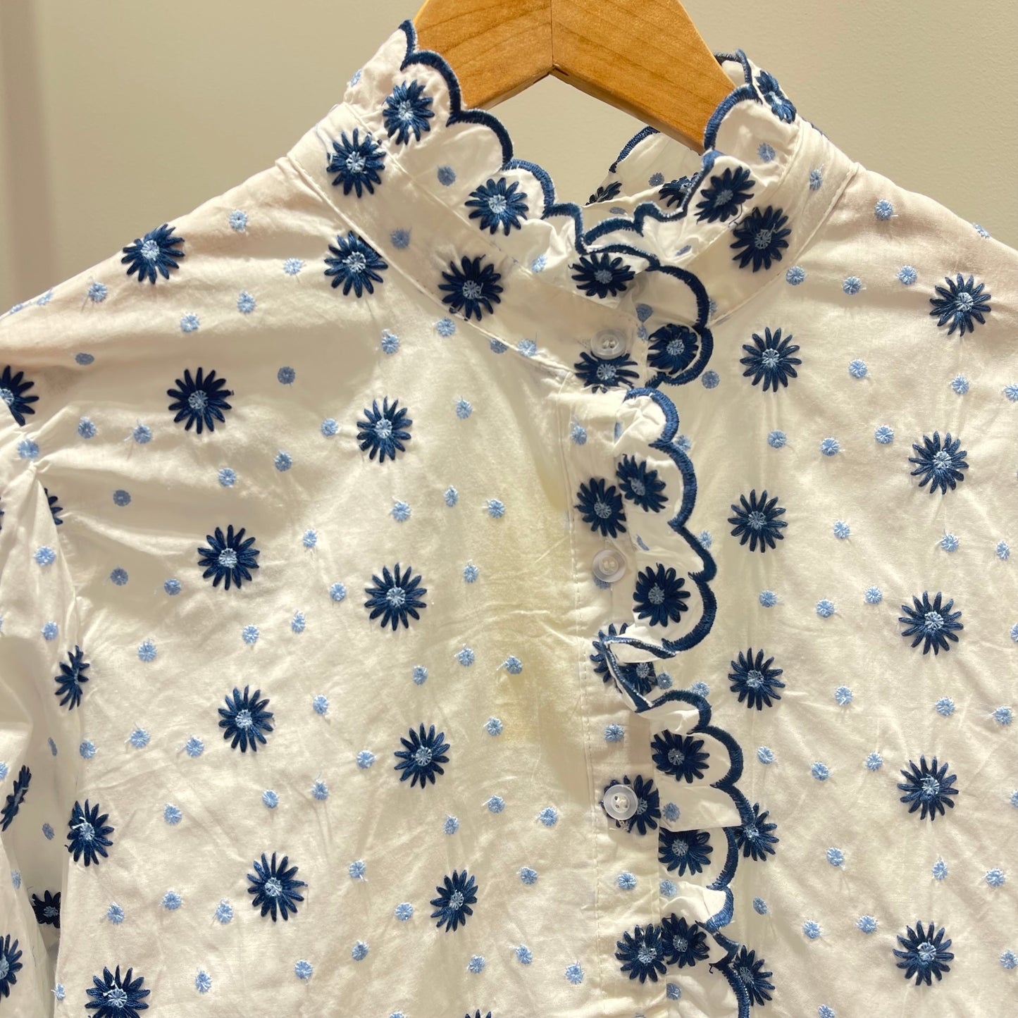 BLUSA BORDADA FLORES TONOS AZULES