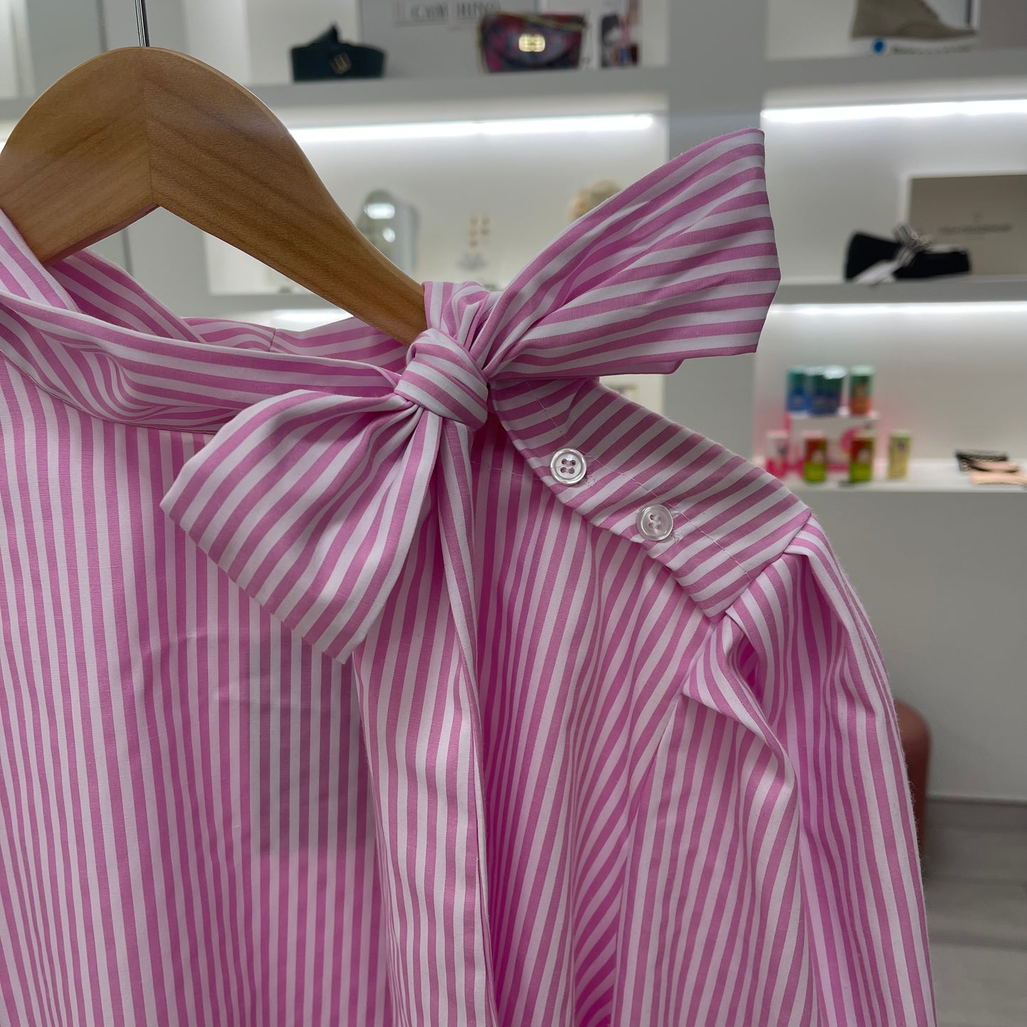 BLUSA RAYAS ROSA Y BLANCA CUELLO LAZO