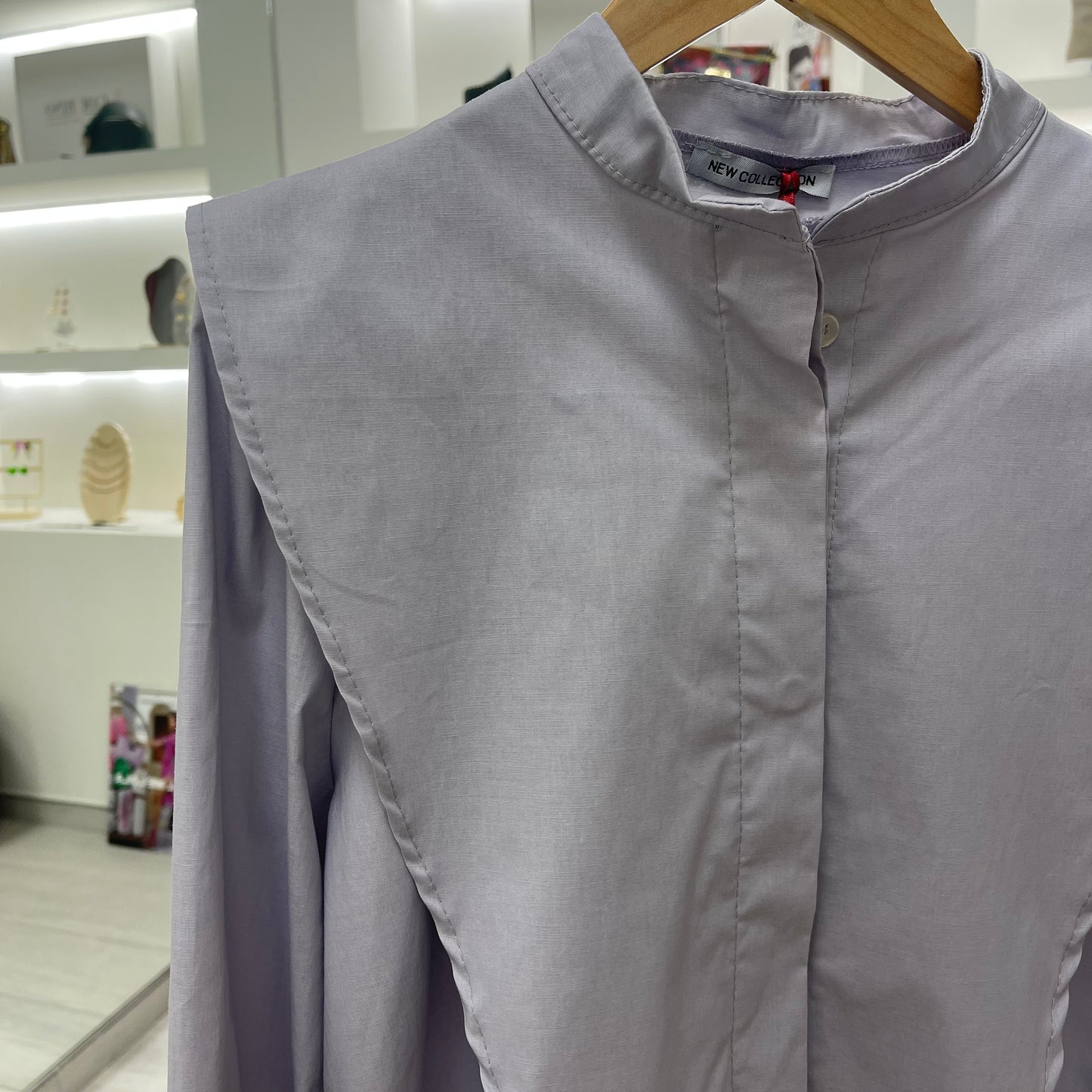 CAMISA CORTES GRISÁCEA