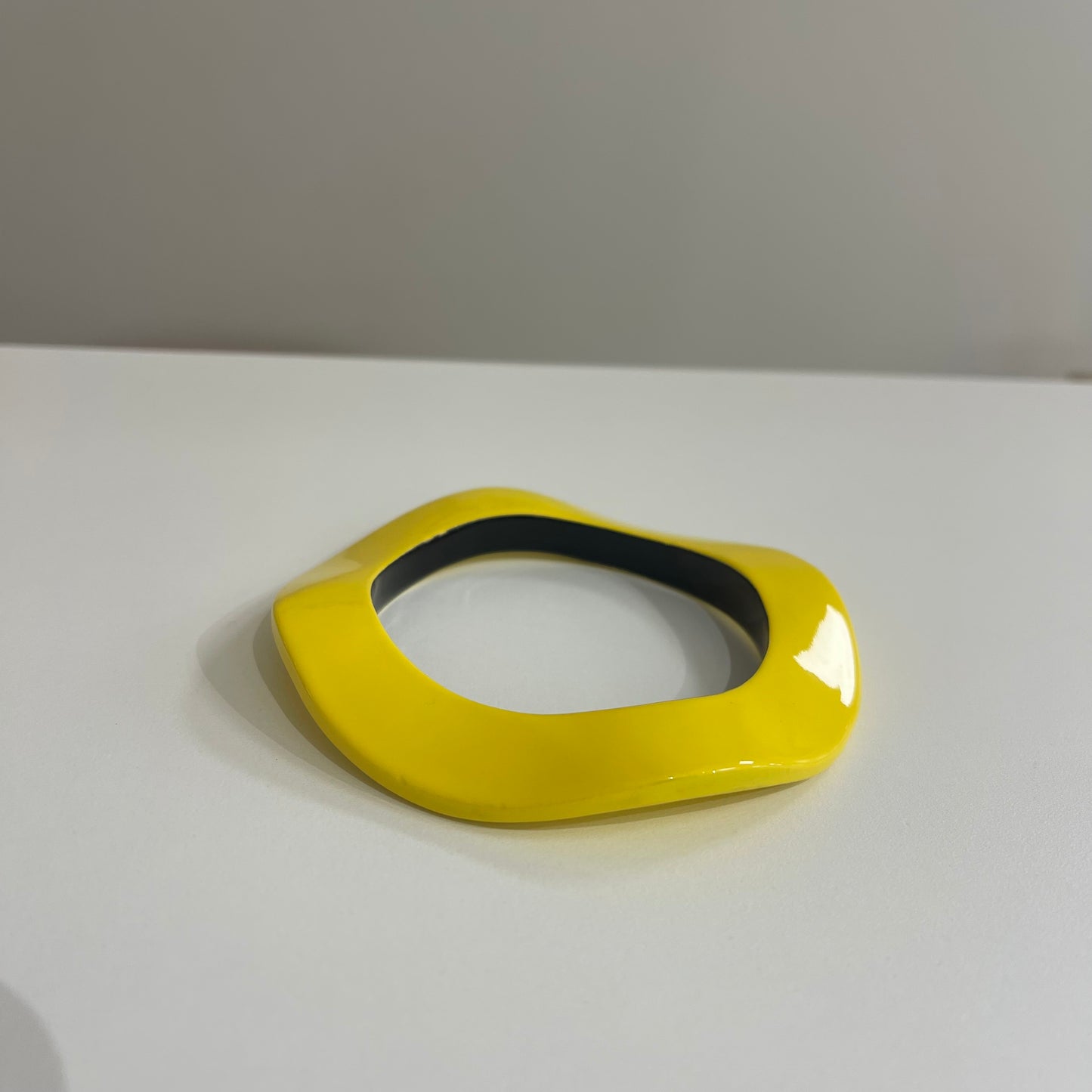 PULSERA RÍGIDA AMARILLA