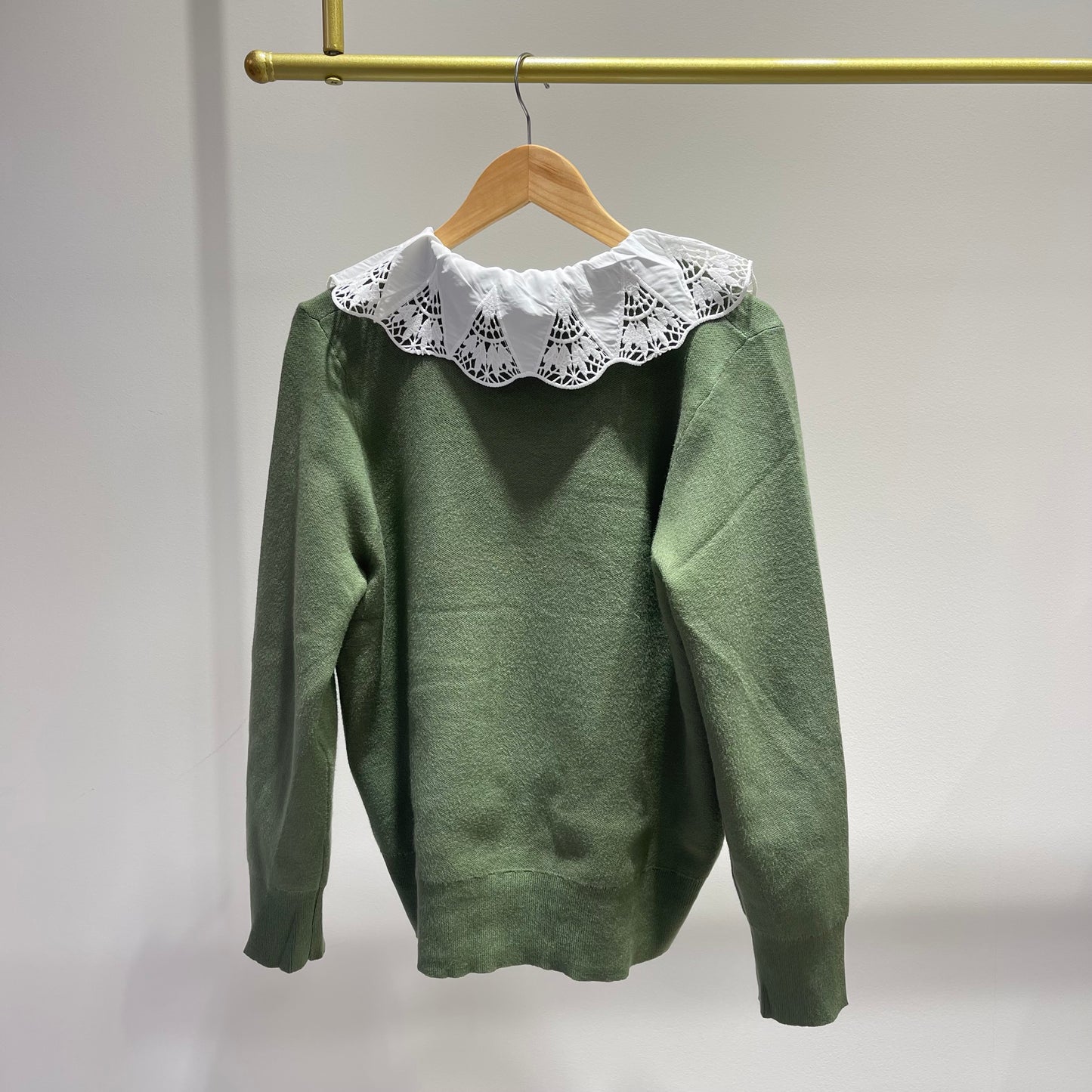 JERSEY VERDE CUELLO INTERIOR BLANCO