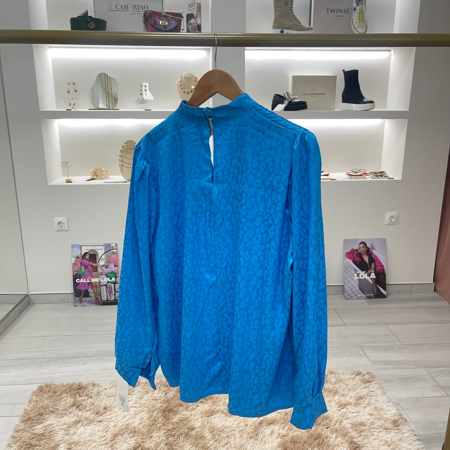 BLUSA SATINADA LEOPARDO AZUL