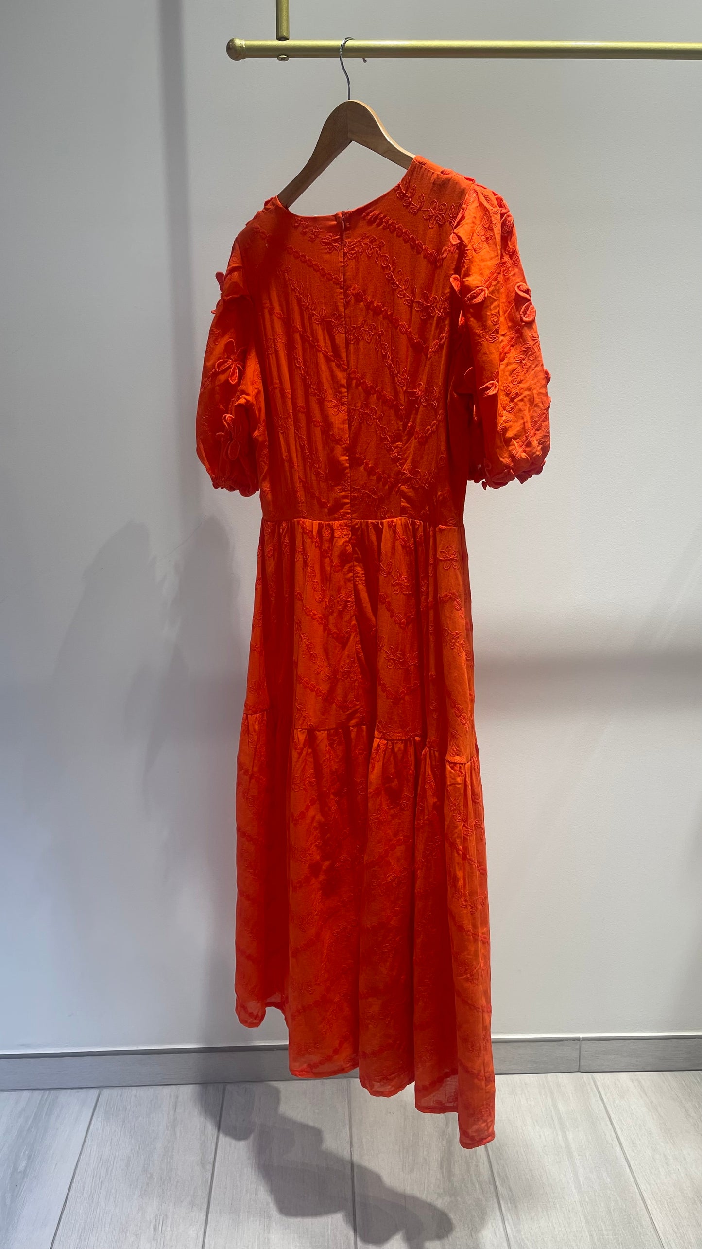 VESTIDO FLORES RELIEVE NARANJA