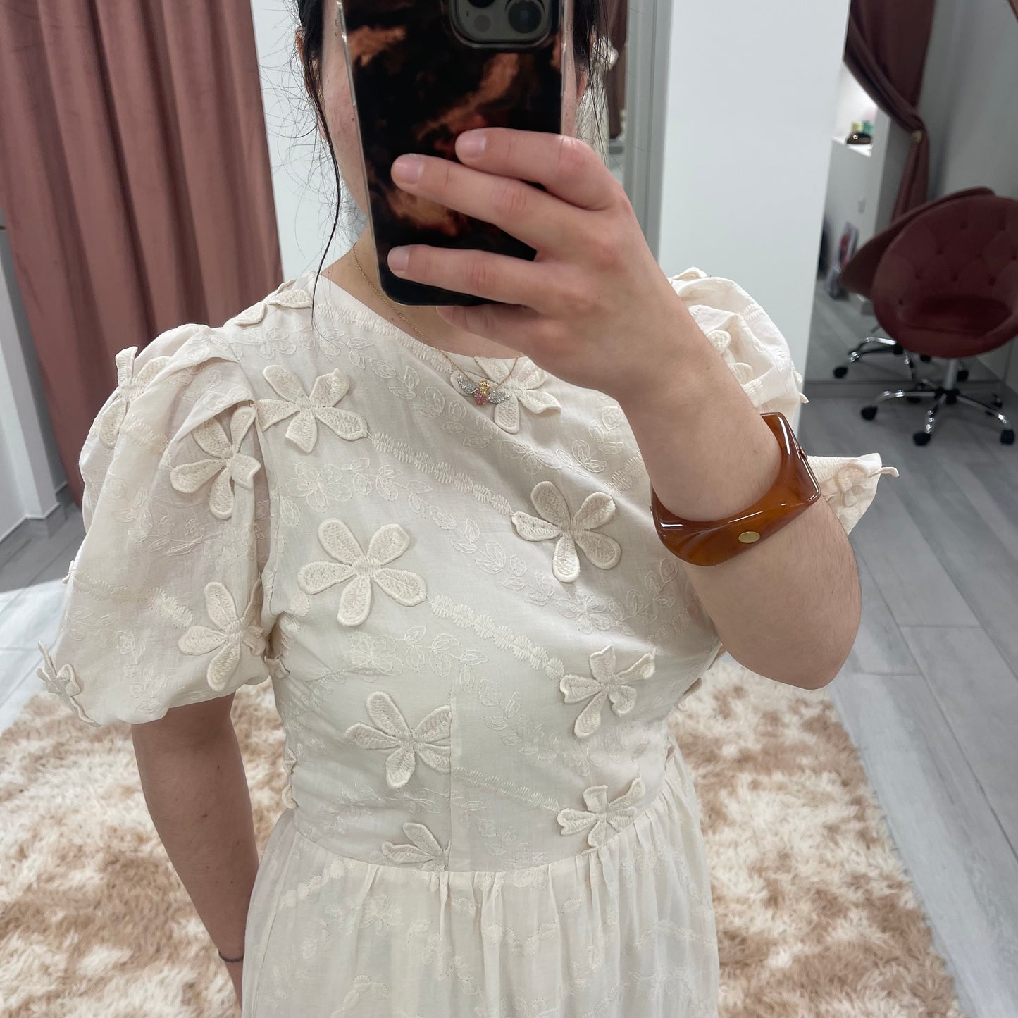VESTIDO FLORES RELIEVE BEIGE