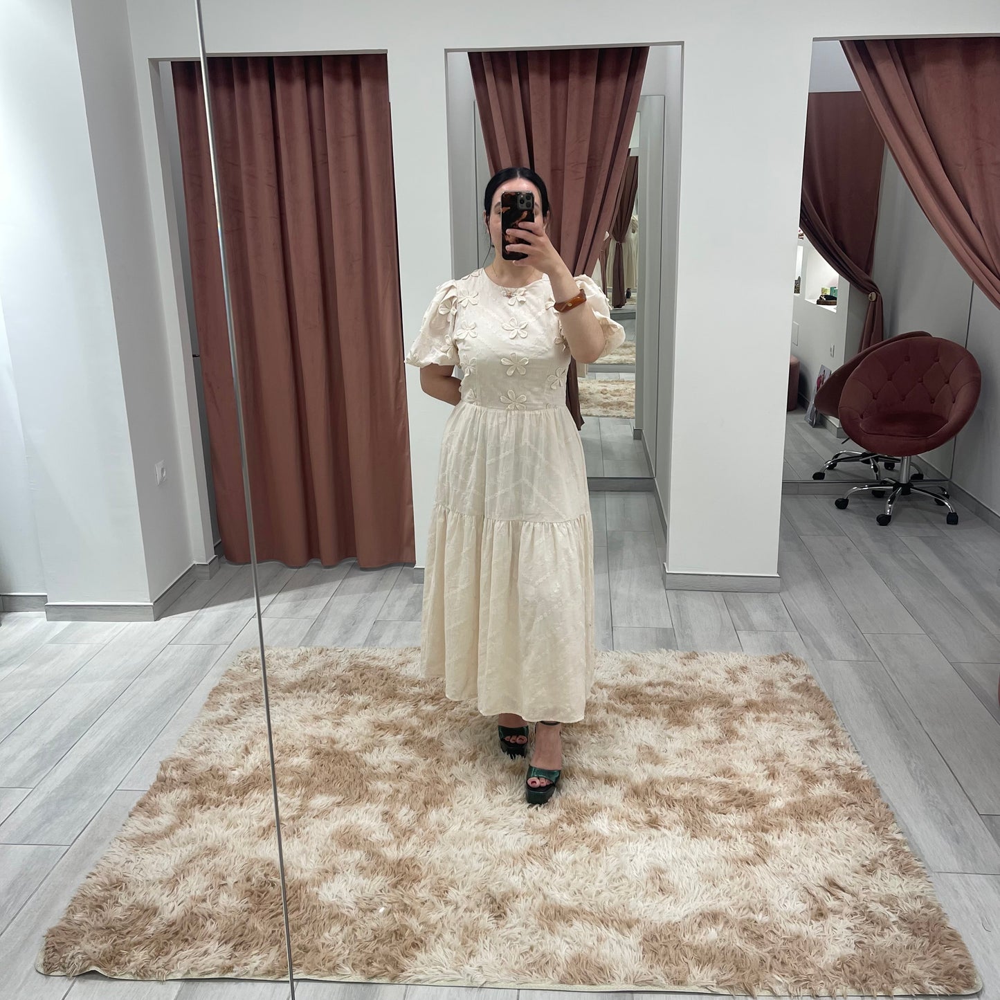 VESTIDO FLORES RELIEVE BEIGE