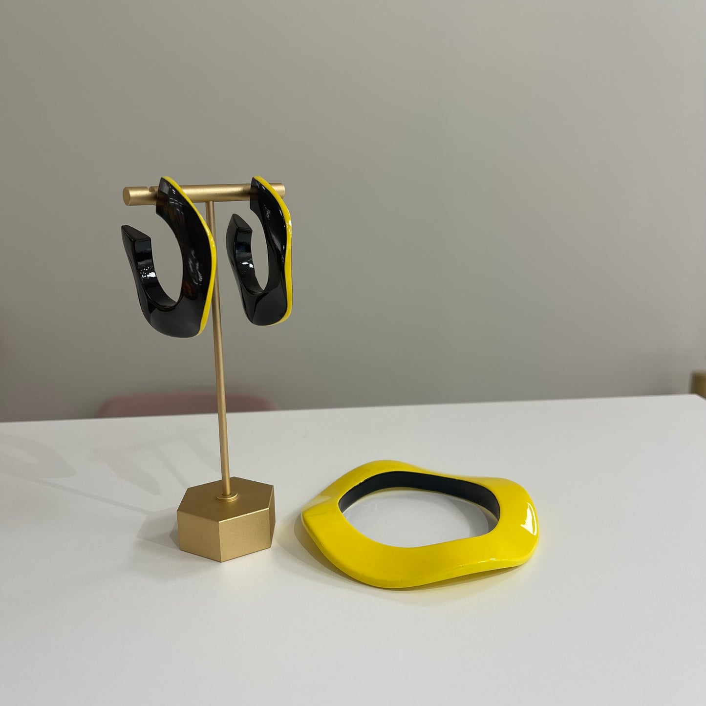 PULSERA RÍGIDA AMARILLA
