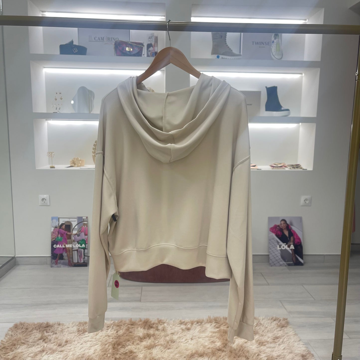 SUDADERA BEIGE CON CAPUCHA