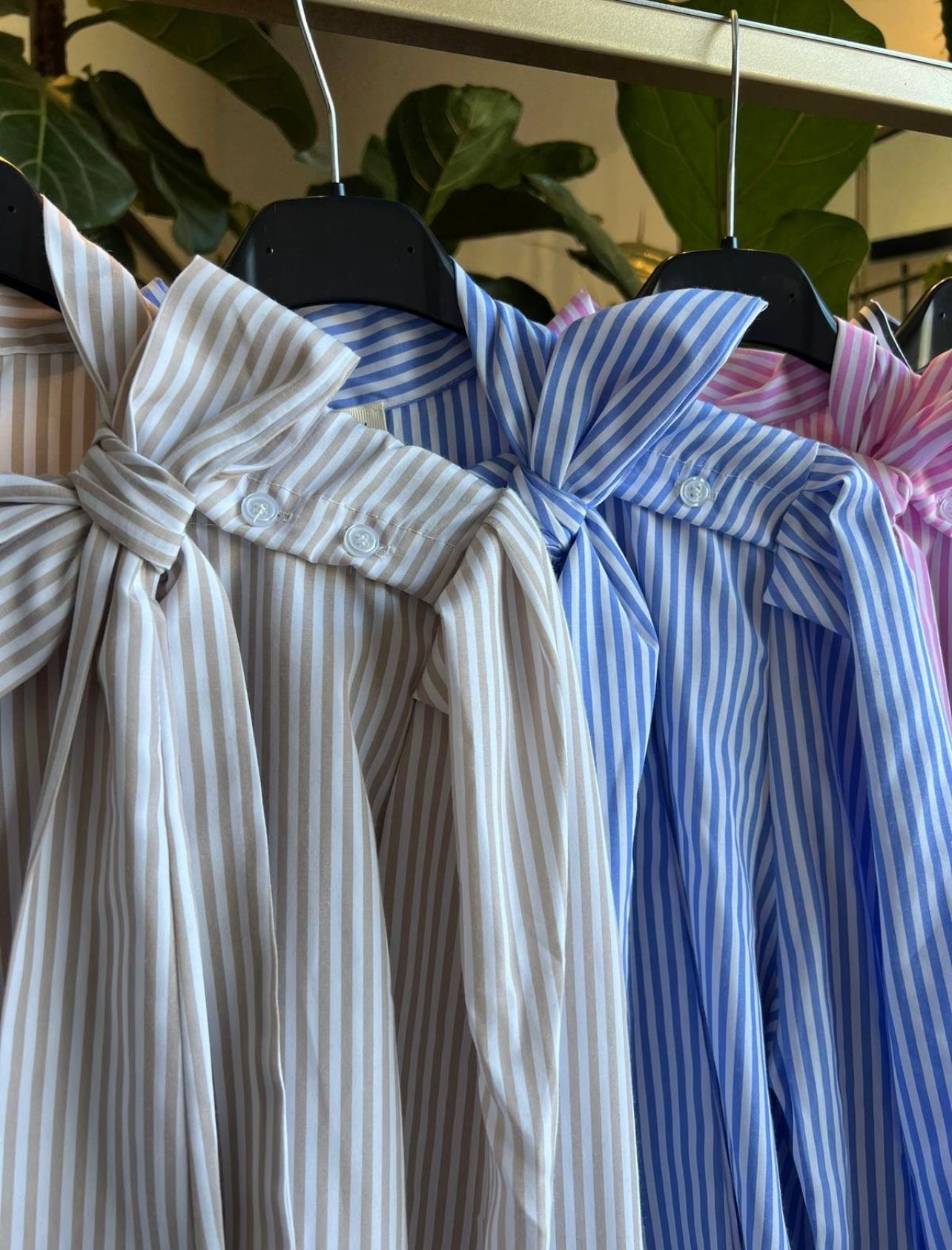 BLUSA RAYAS ROSA Y BLANCA CUELLO LAZO