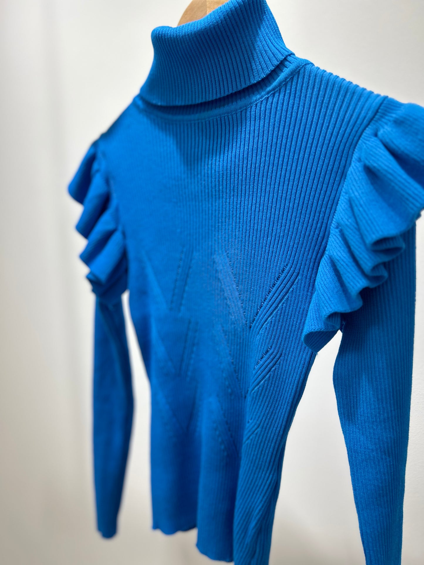 JERSEY AZUL ELÉCTRICO CUELLO ALTO