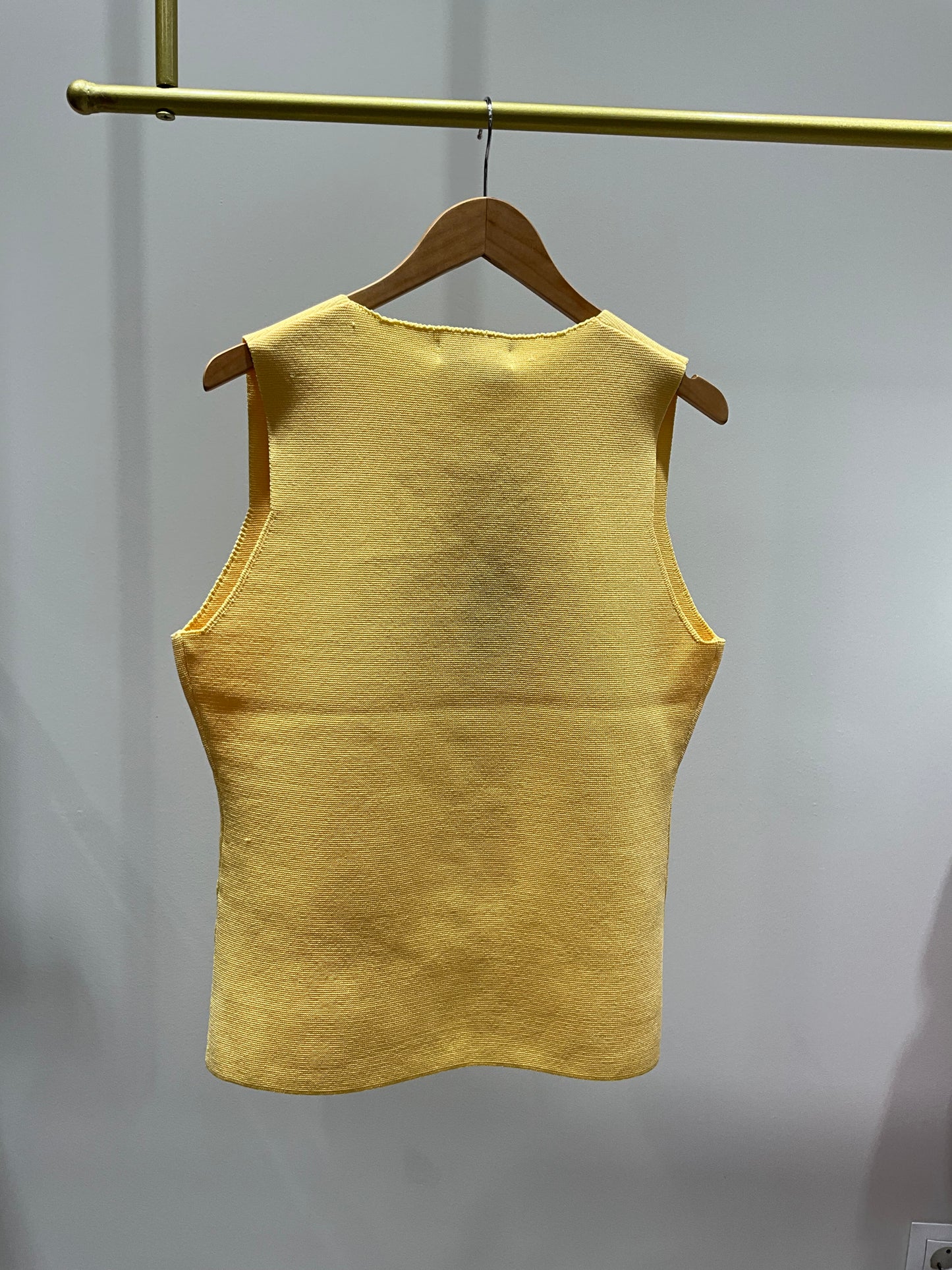 CHALECO HILO AMARILLO ABALORIOS