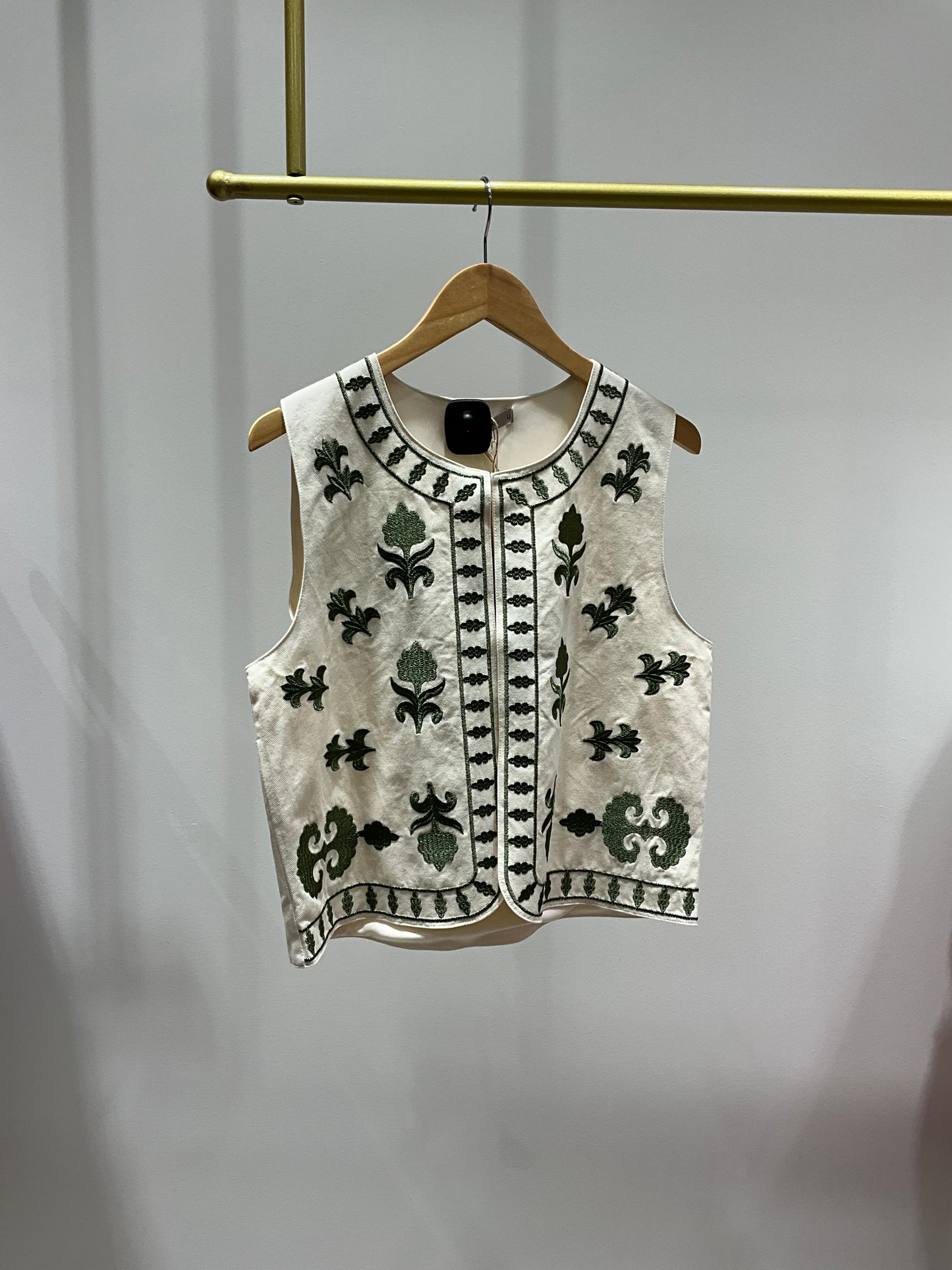 CHALECO BEIGE BORDADO