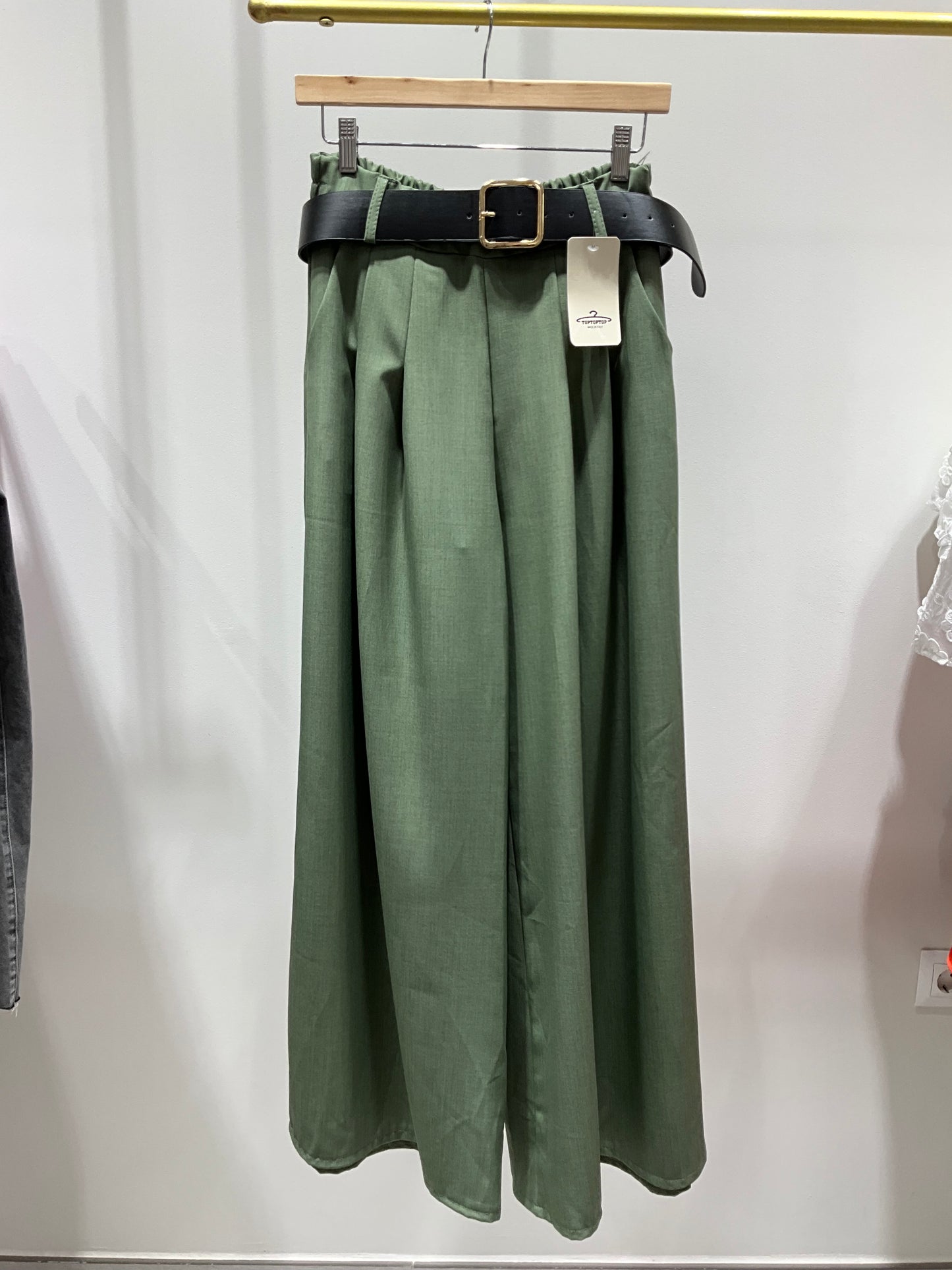 PANTALÓN VERDE FLUIDO CINTURÓN