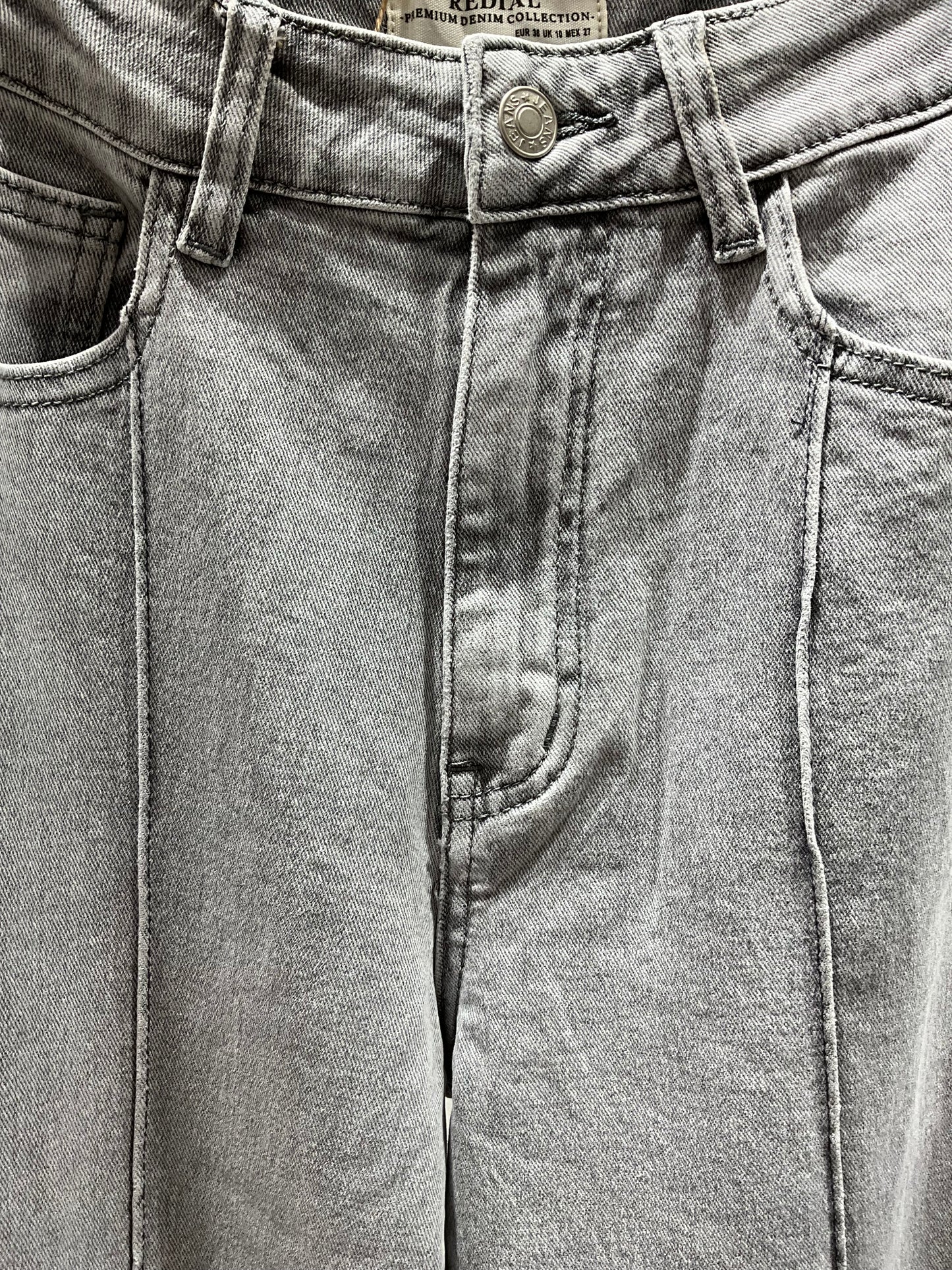 VAQUERO GRIS COSTURAS DELANTERAS