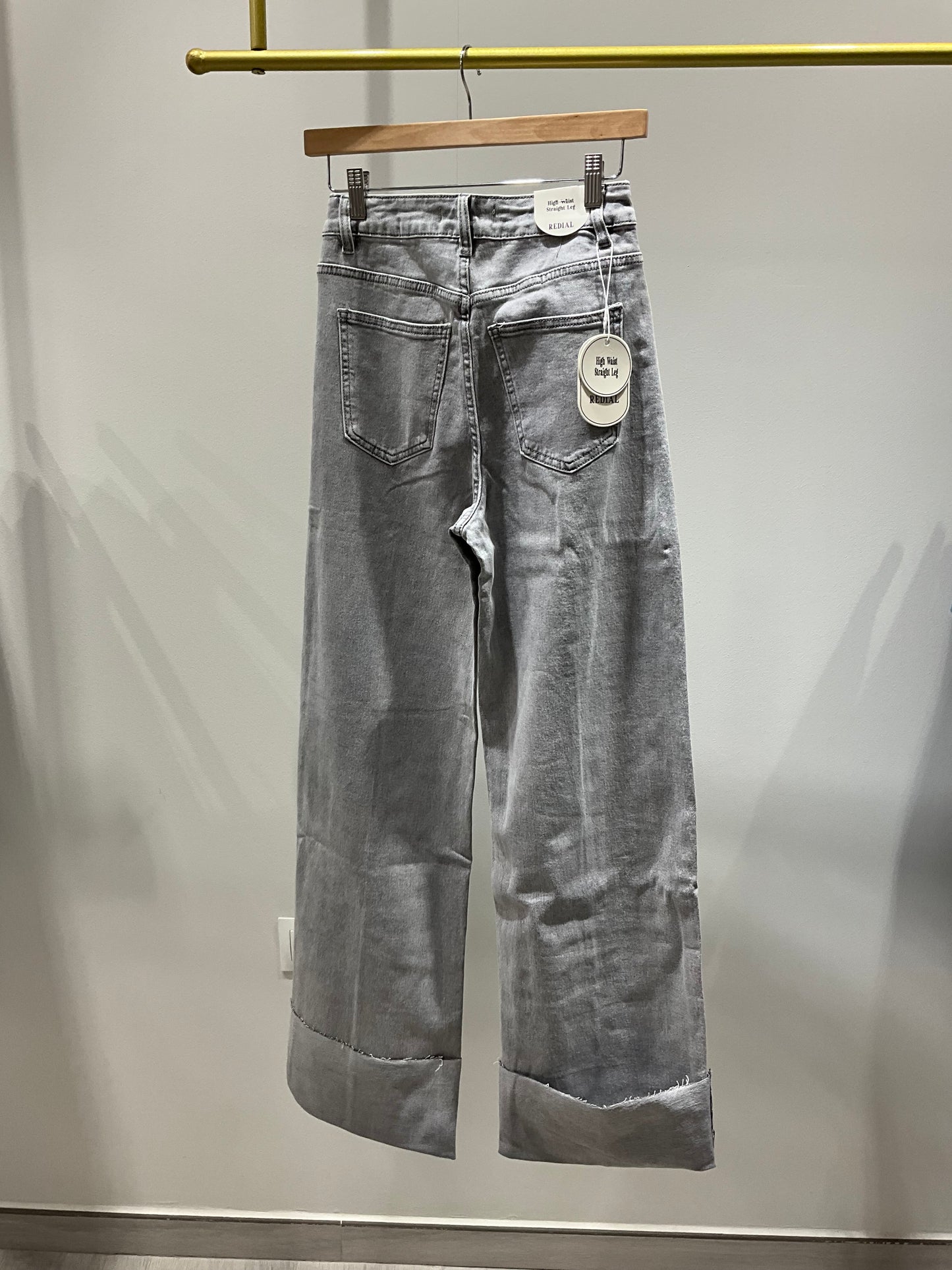 VAQUERO GRIS COSTURAS DELANTERAS