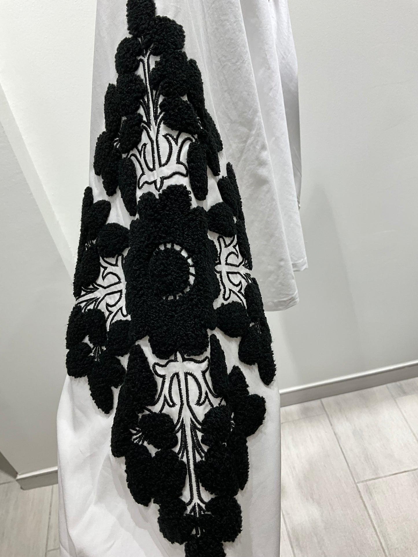 CONJUNTO CAMISERO BLANCO DETALLES NEGRO