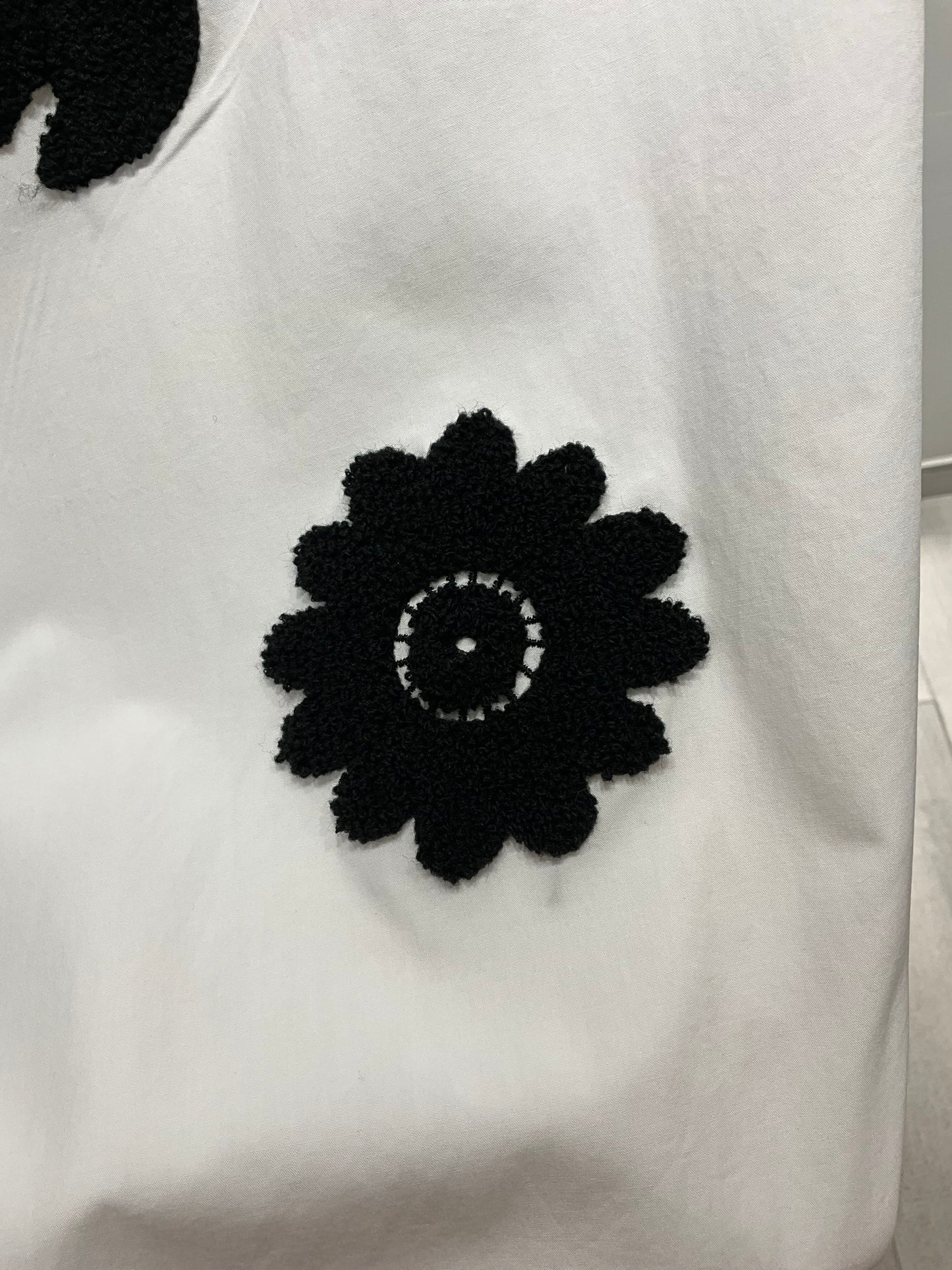 CONJUNTO CAMISERO BLANCO DETALLES NEGRO