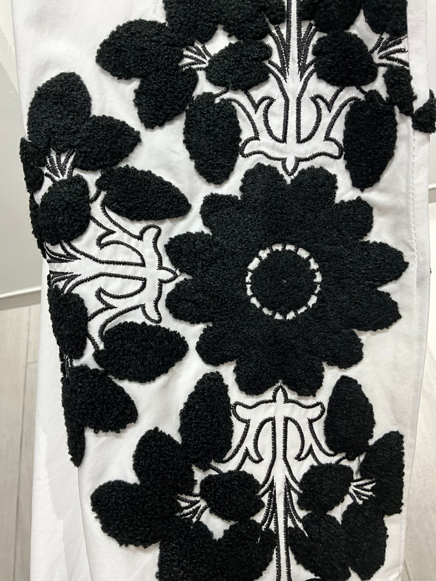 CONJUNTO CAMISERO BLANCO DETALLES NEGRO