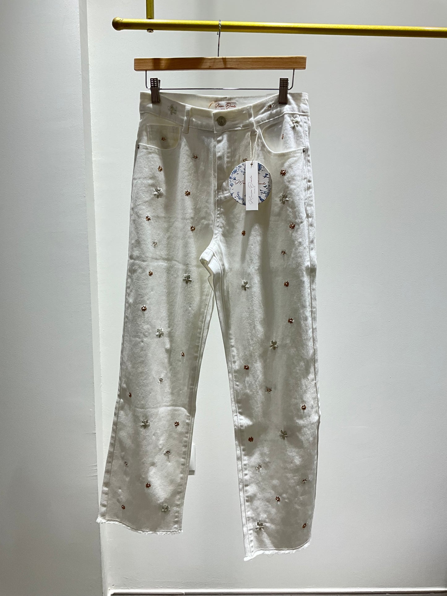 VAQUERO BLANCO FLORES BORDADAS