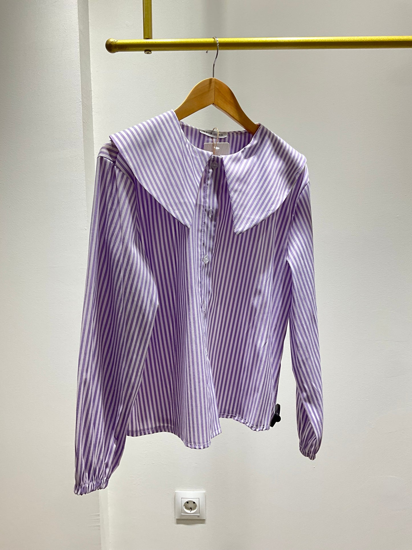 CAMISA A RAYAS LAVANDA CON CUELLO