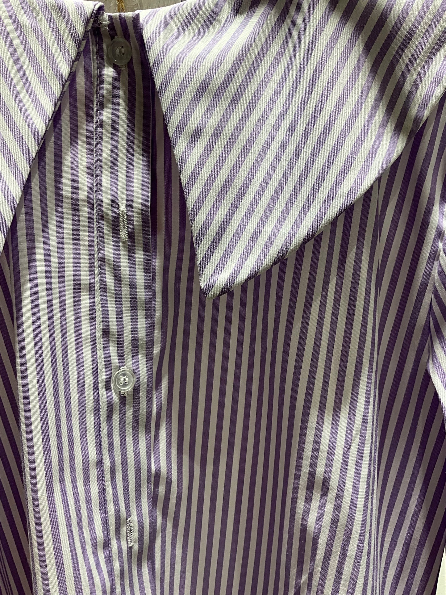 CAMISA A RAYAS LAVANDA CON CUELLO