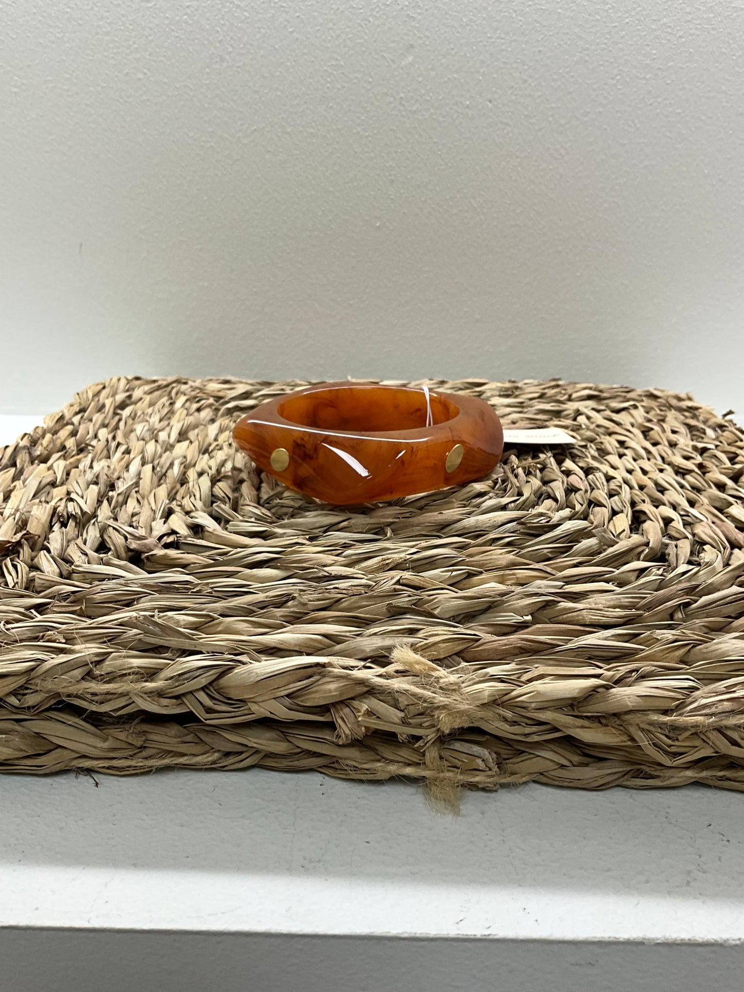 PULSERA ÁMBAR DETALLES DORADOS