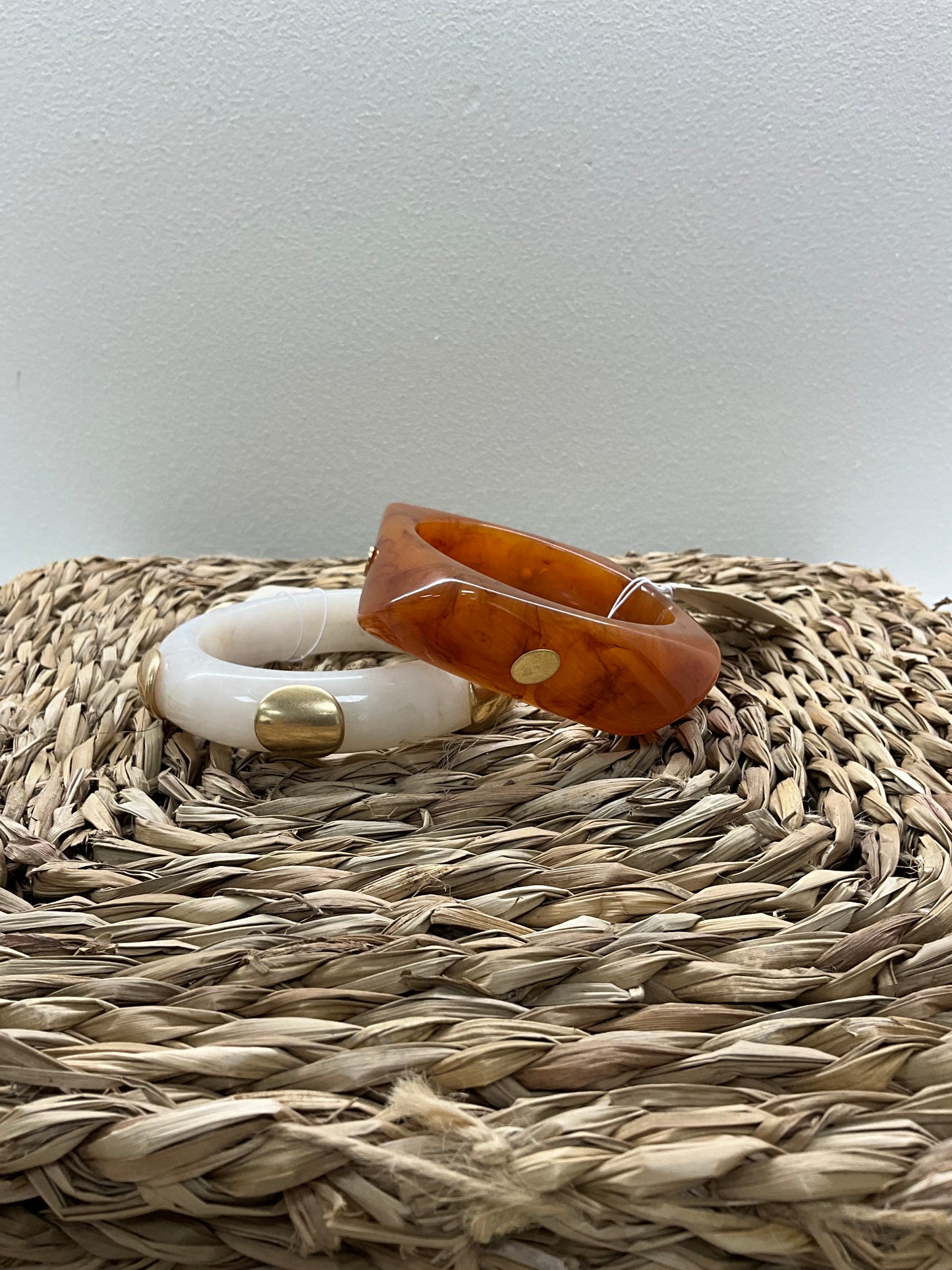PULSERA CRUDO DETALLES DORADOS