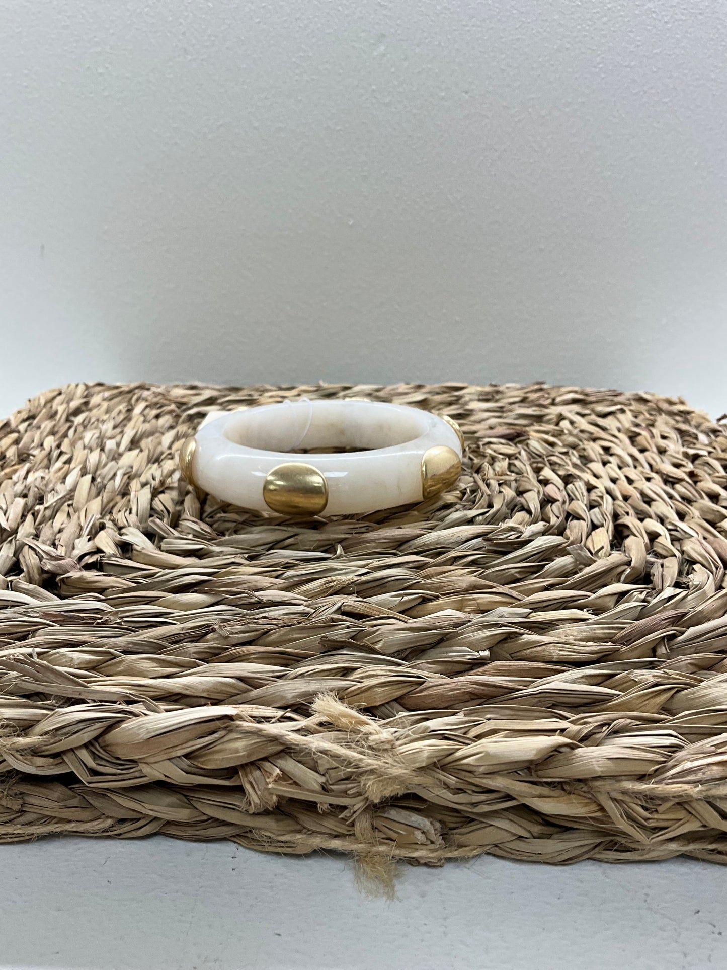 PULSERA CRUDO DETALLES DORADOS