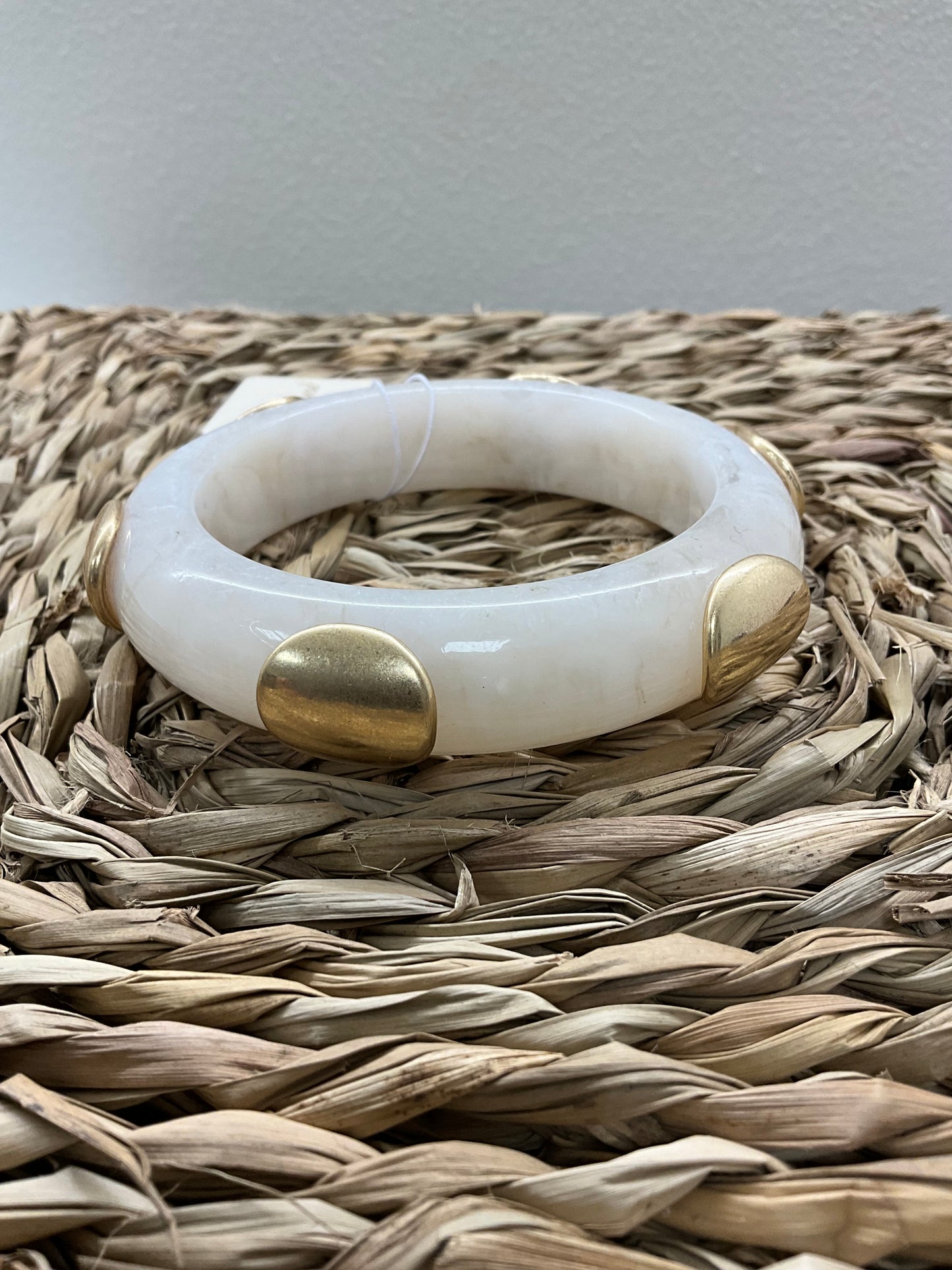 PULSERA CRUDO DETALLES DORADOS