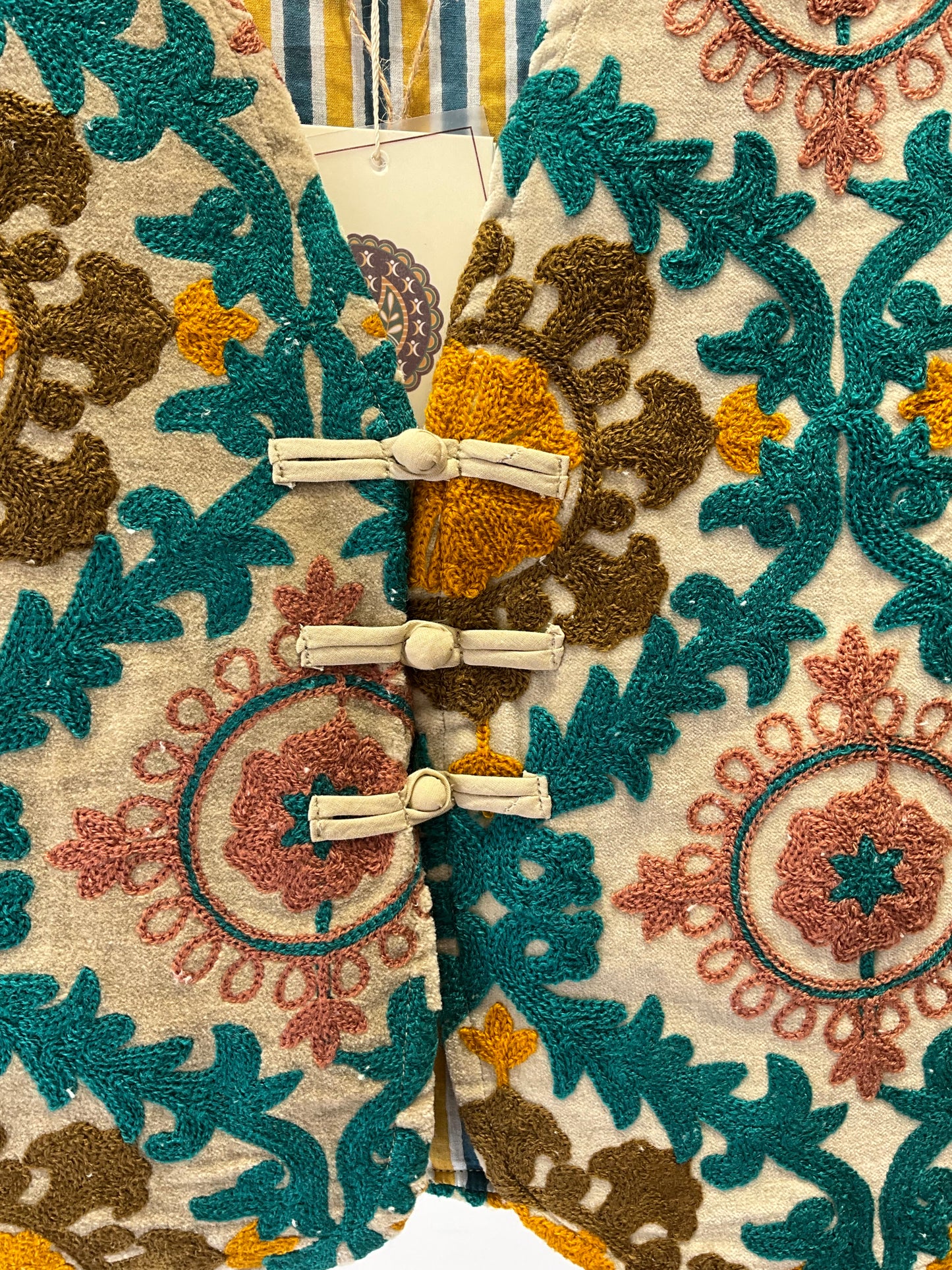 CHALECO FLORES MARRÓN Y AZUL