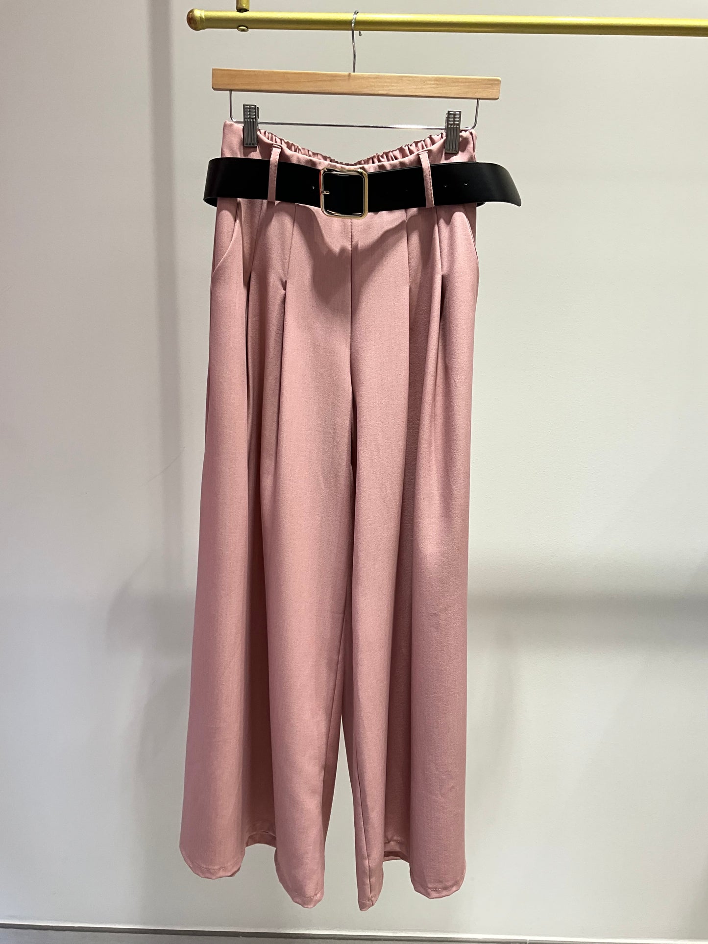 PANTALÓN FLUIDO ROSA CINTURÓN