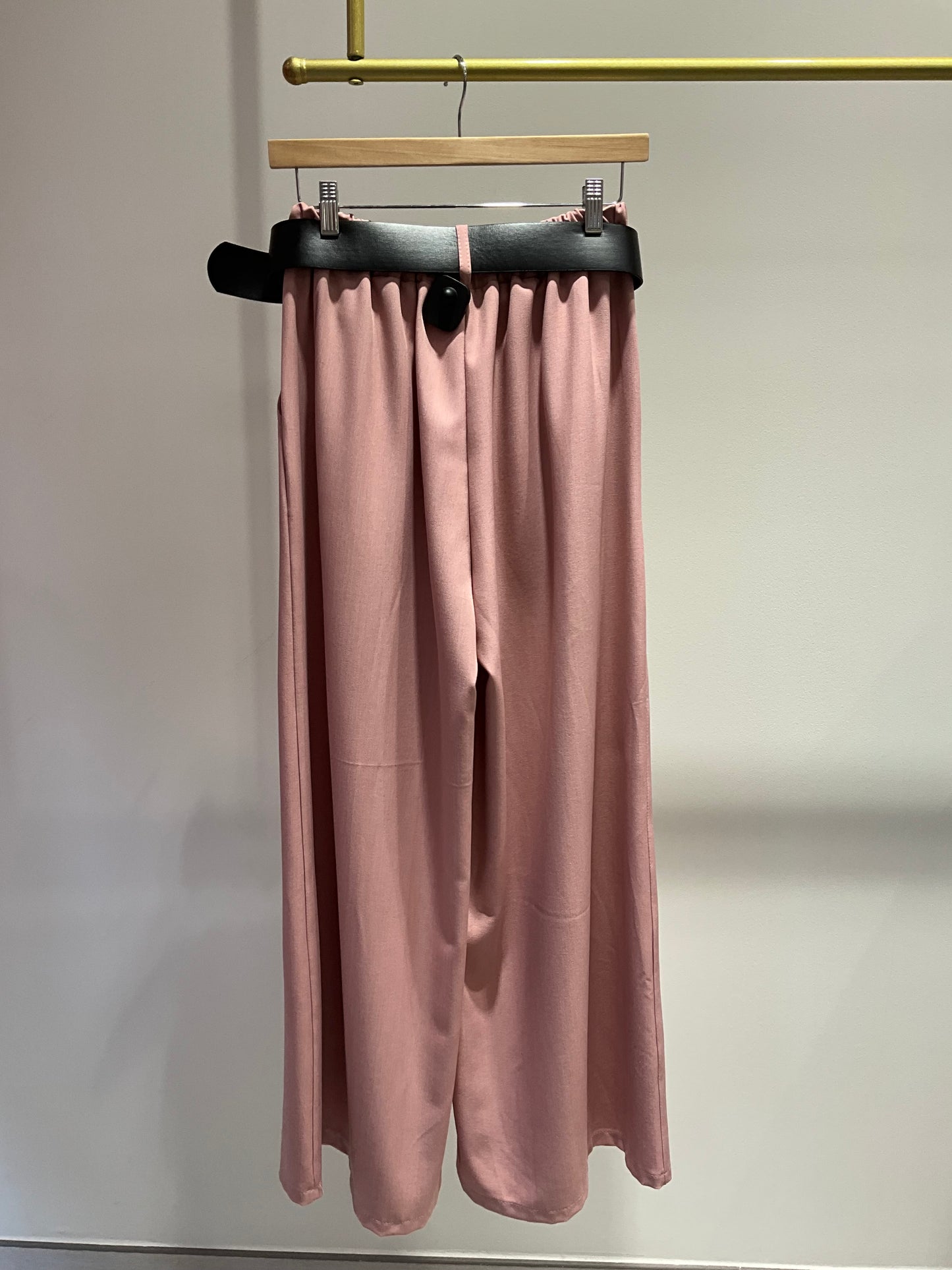PANTALÓN FLUIDO ROSA CINTURÓN