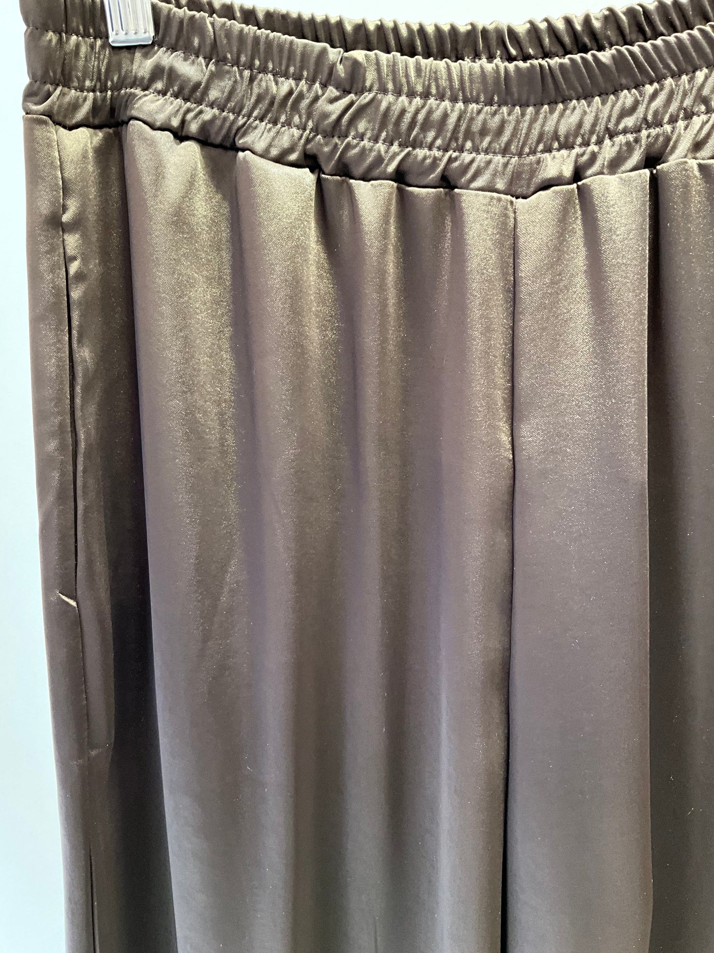 PANTALÓN FLUIDO SATINADO MARRÓN