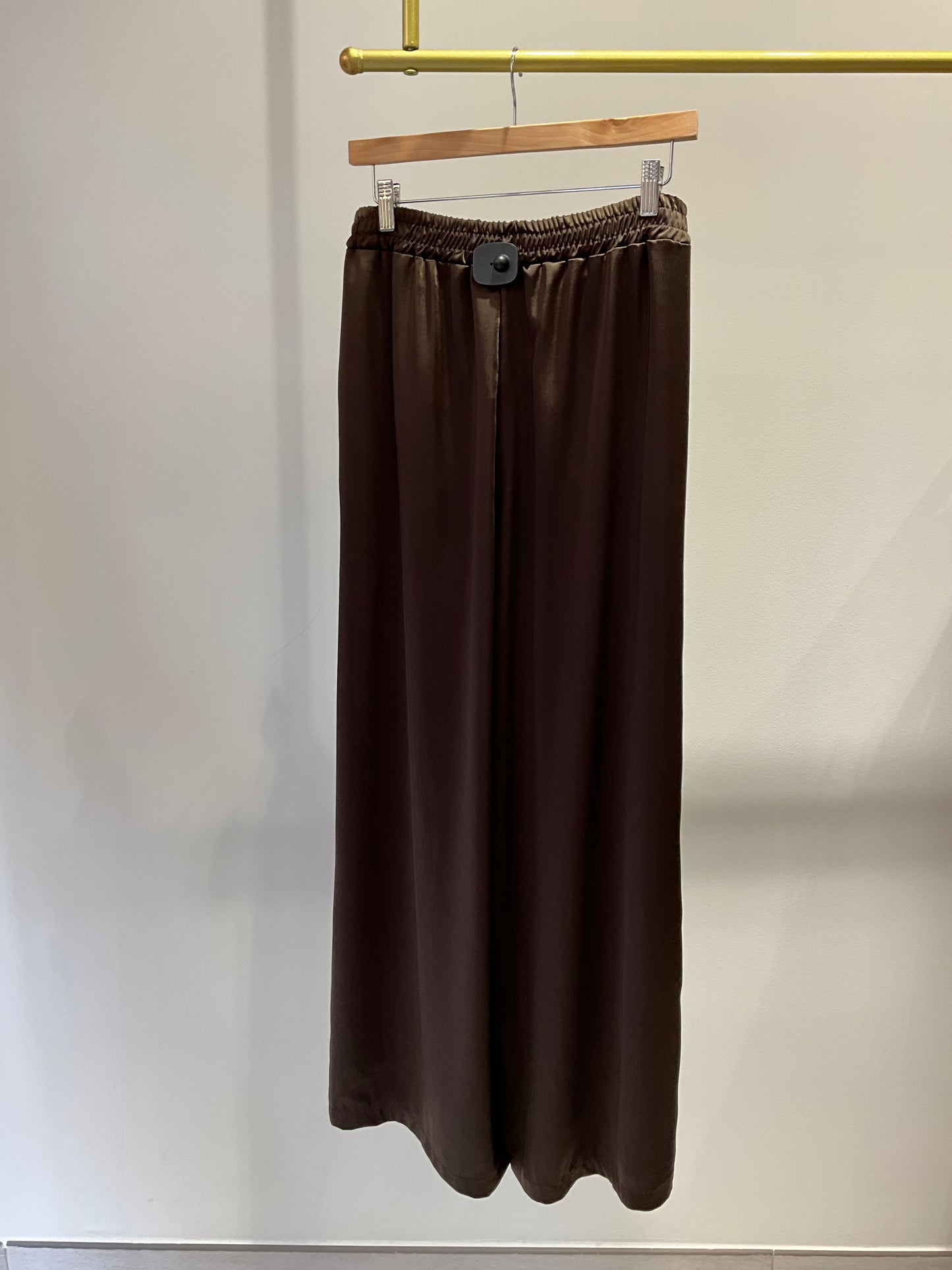 PANTALÓN FLUIDO SATINADO MARRÓN
