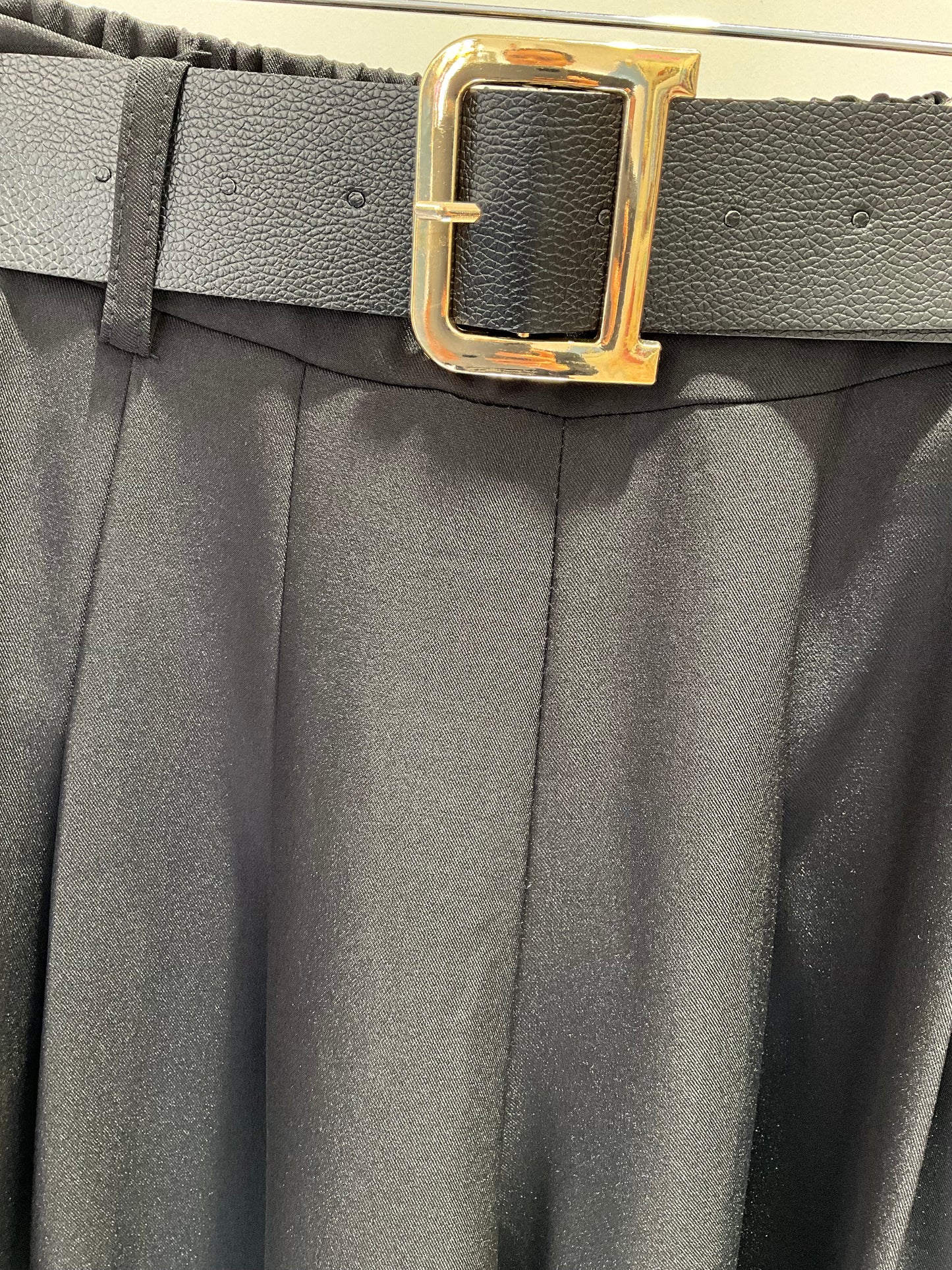 PANTALÓN FLUIDO NEGRO CON CINTURÓN