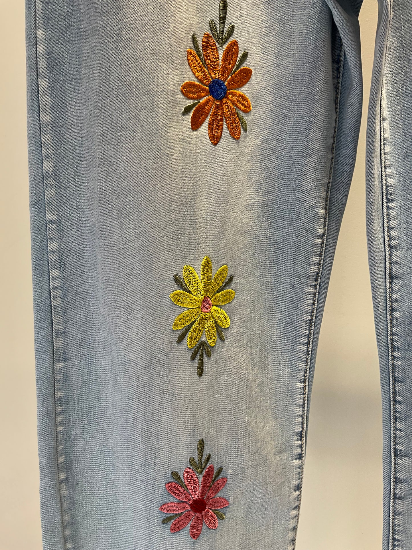 VAQUERO FLORES BORDADAS