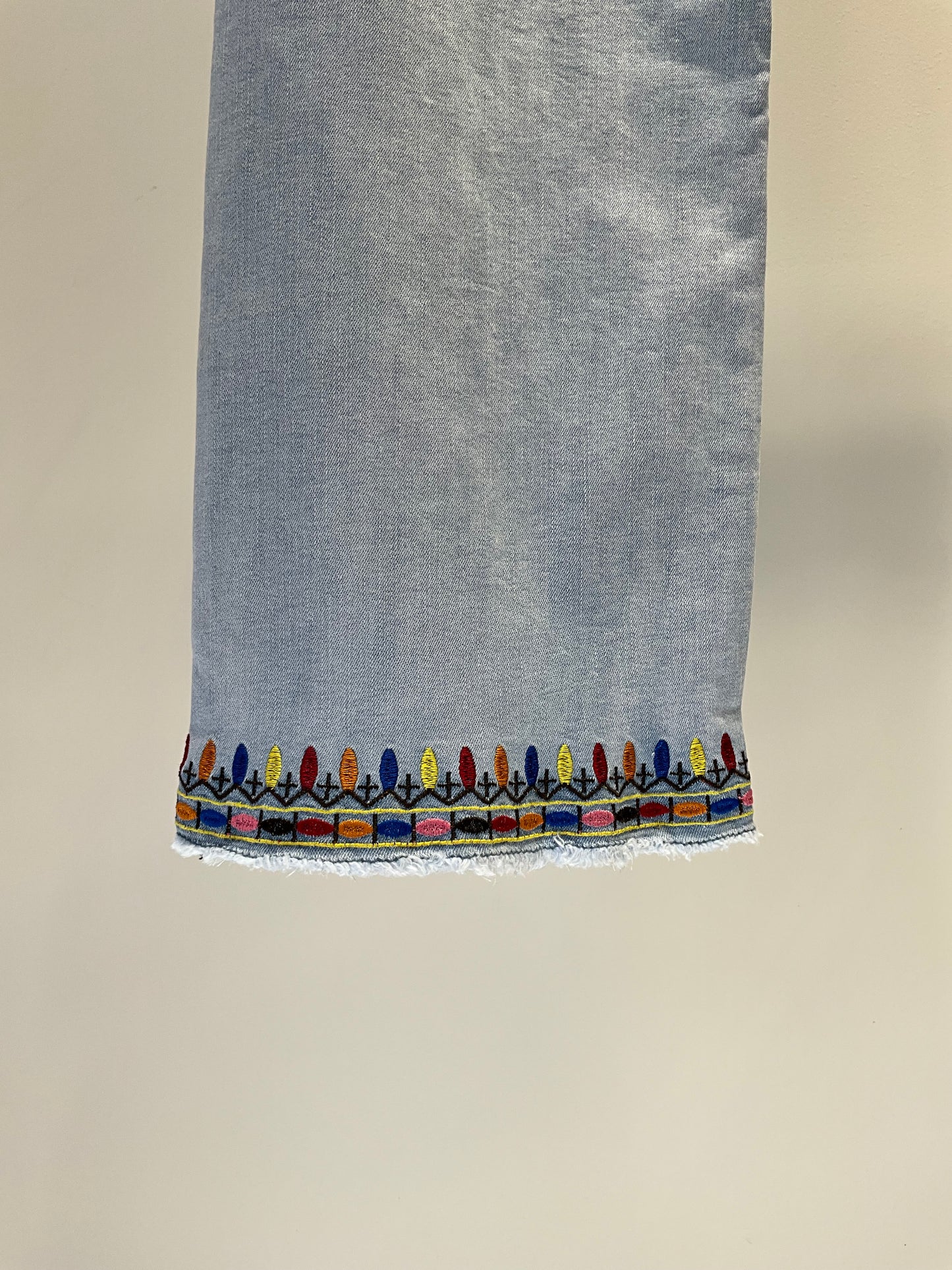 VAQUERO FLORES BORDADAS