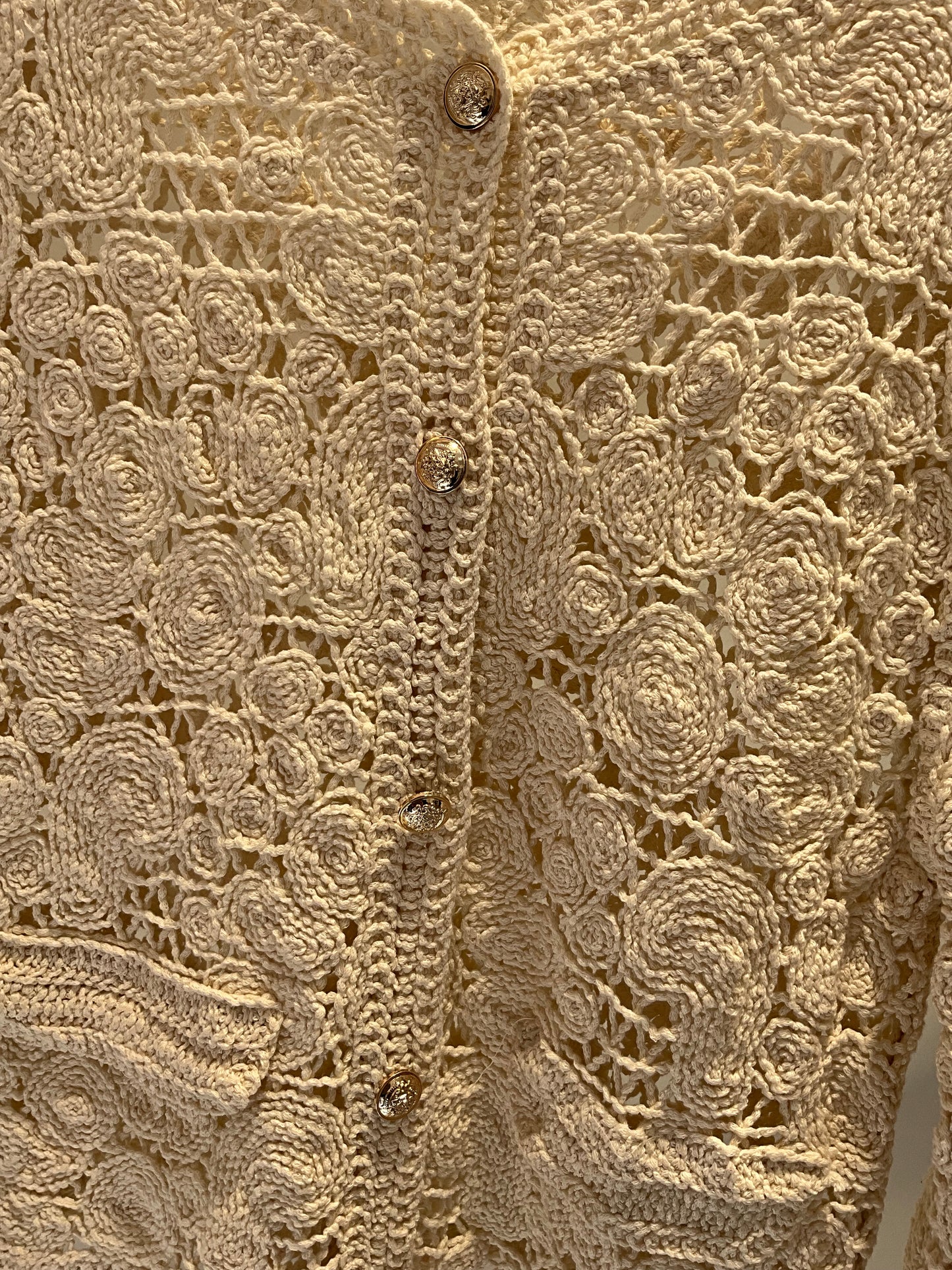 REBECA CROCHET BOTONES DORADOS