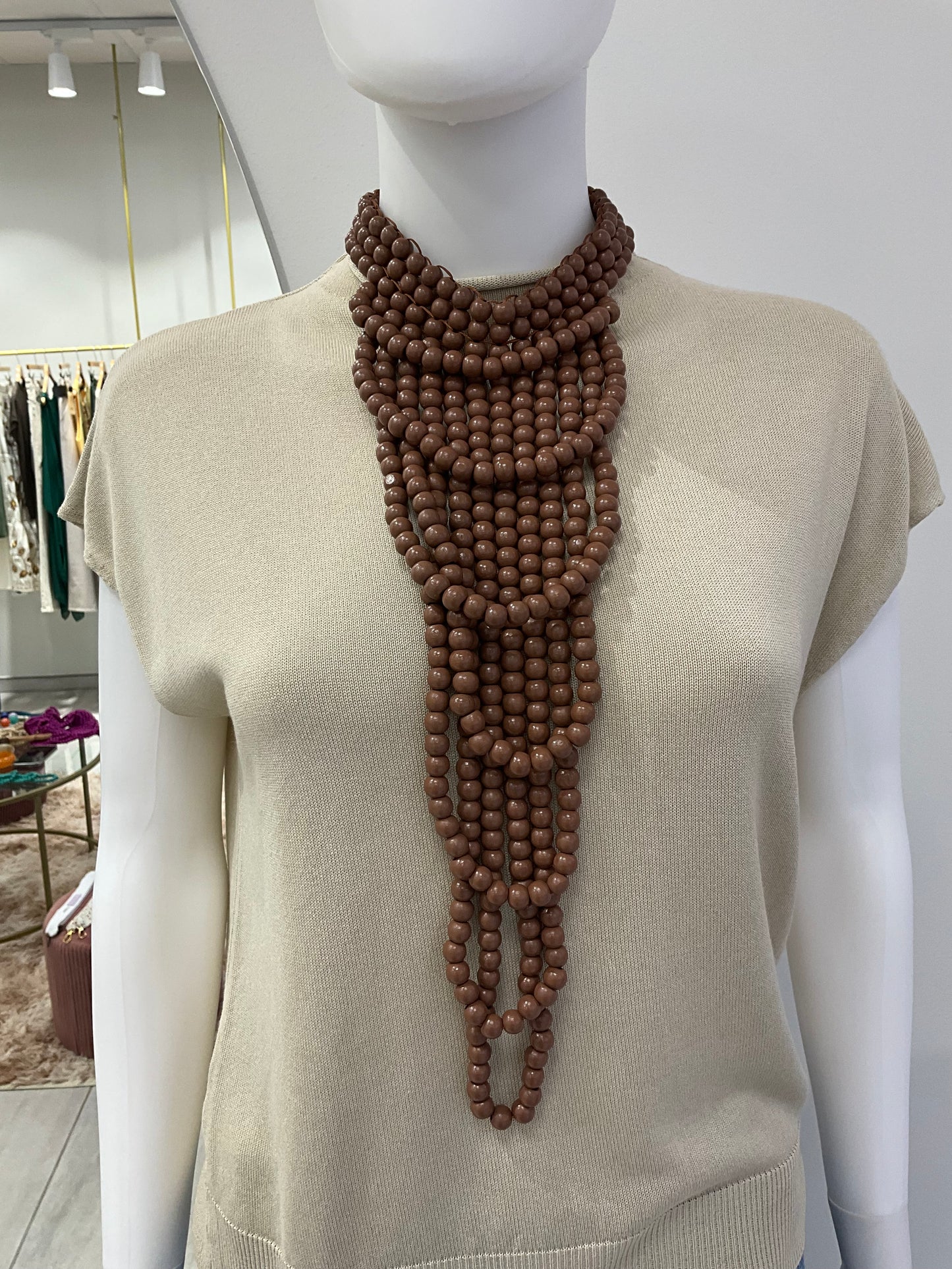 COLLAR ALARGADO MARRÓN