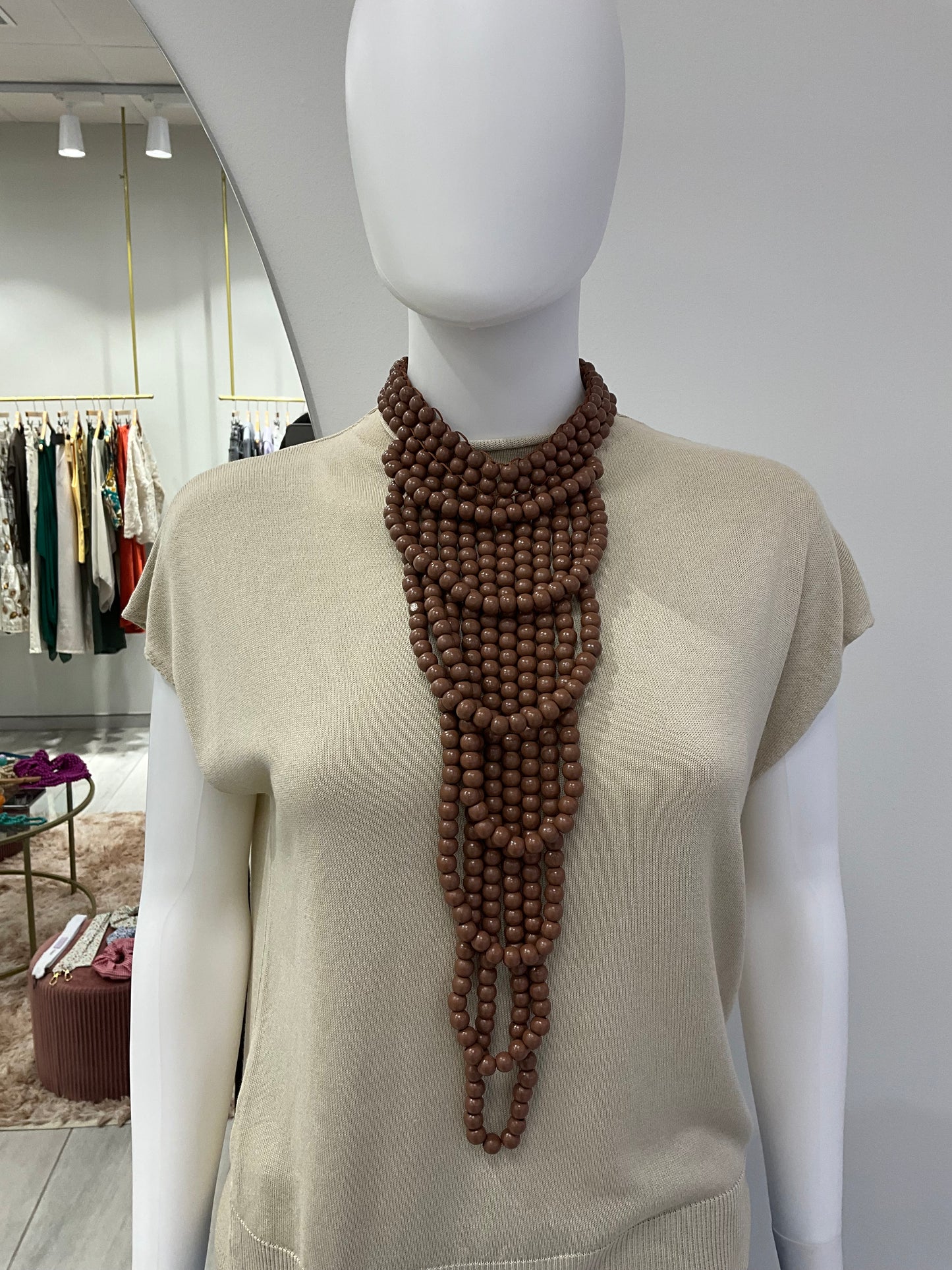 COLLAR ALARGADO MARRÓN