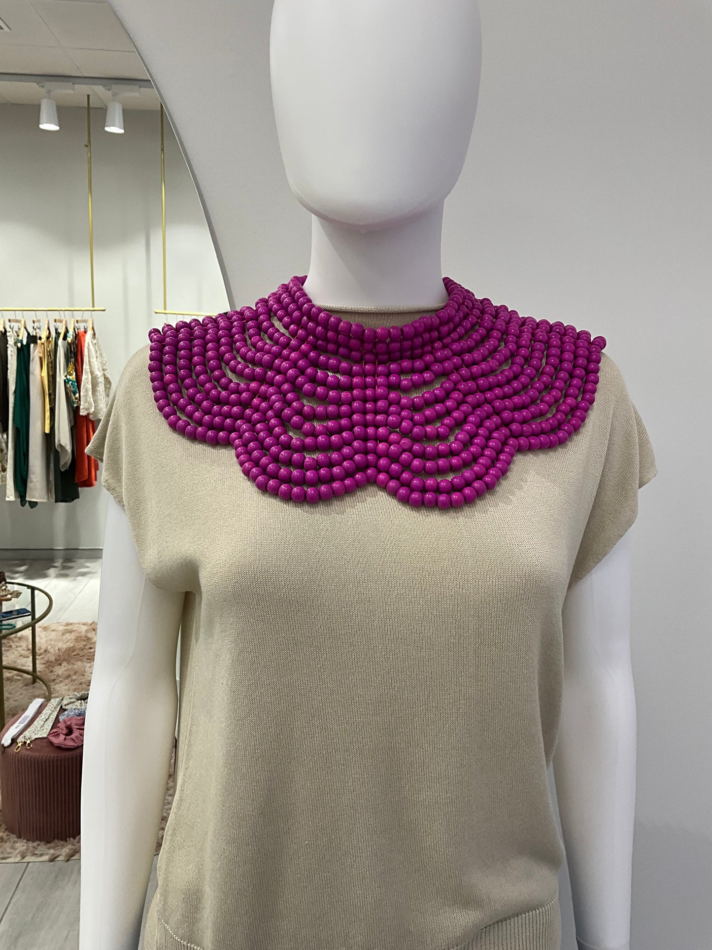 COLLAR CUELLO BOLAS FUCSIA