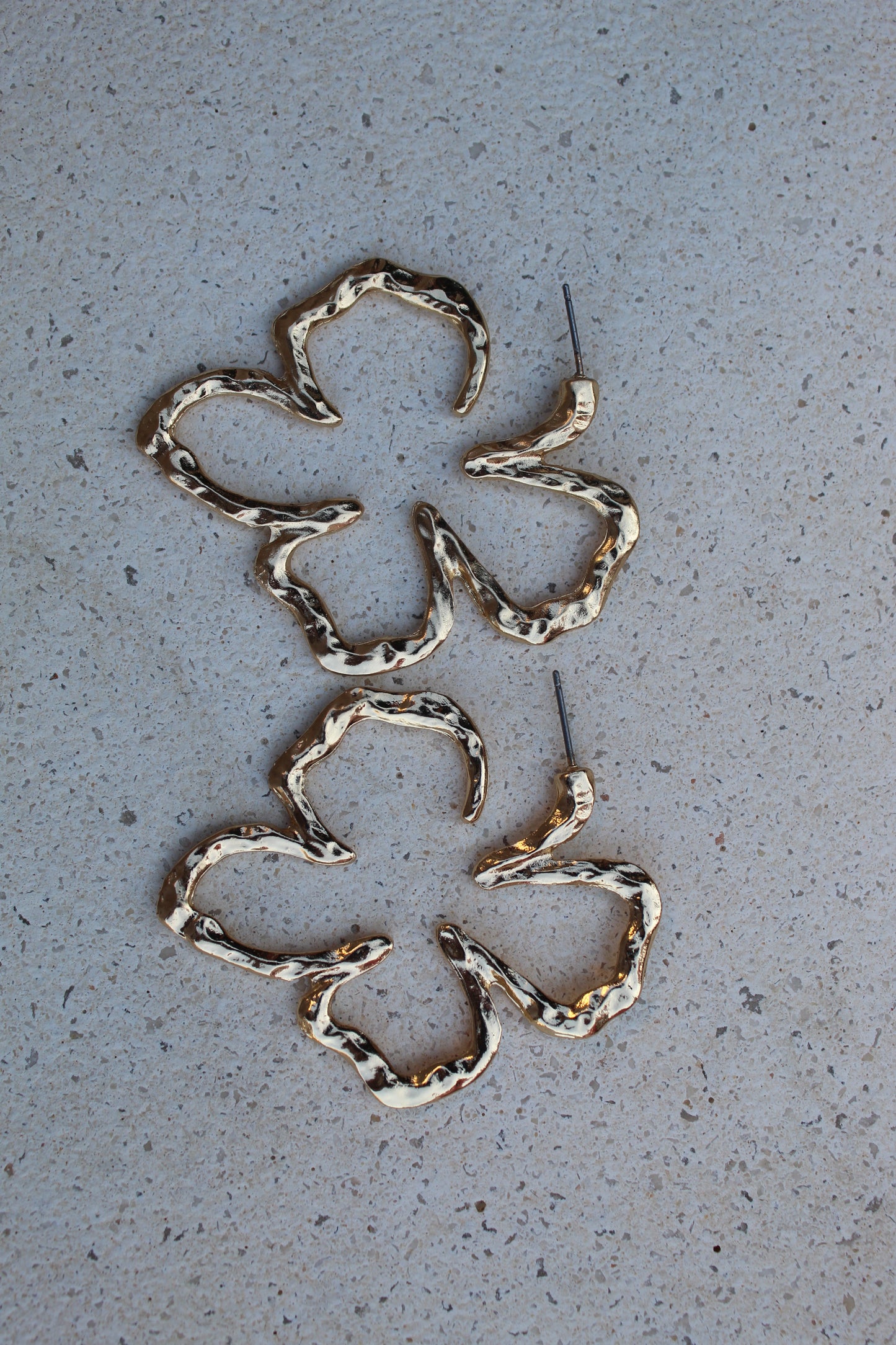 PENDIENTES FLOR DORADA