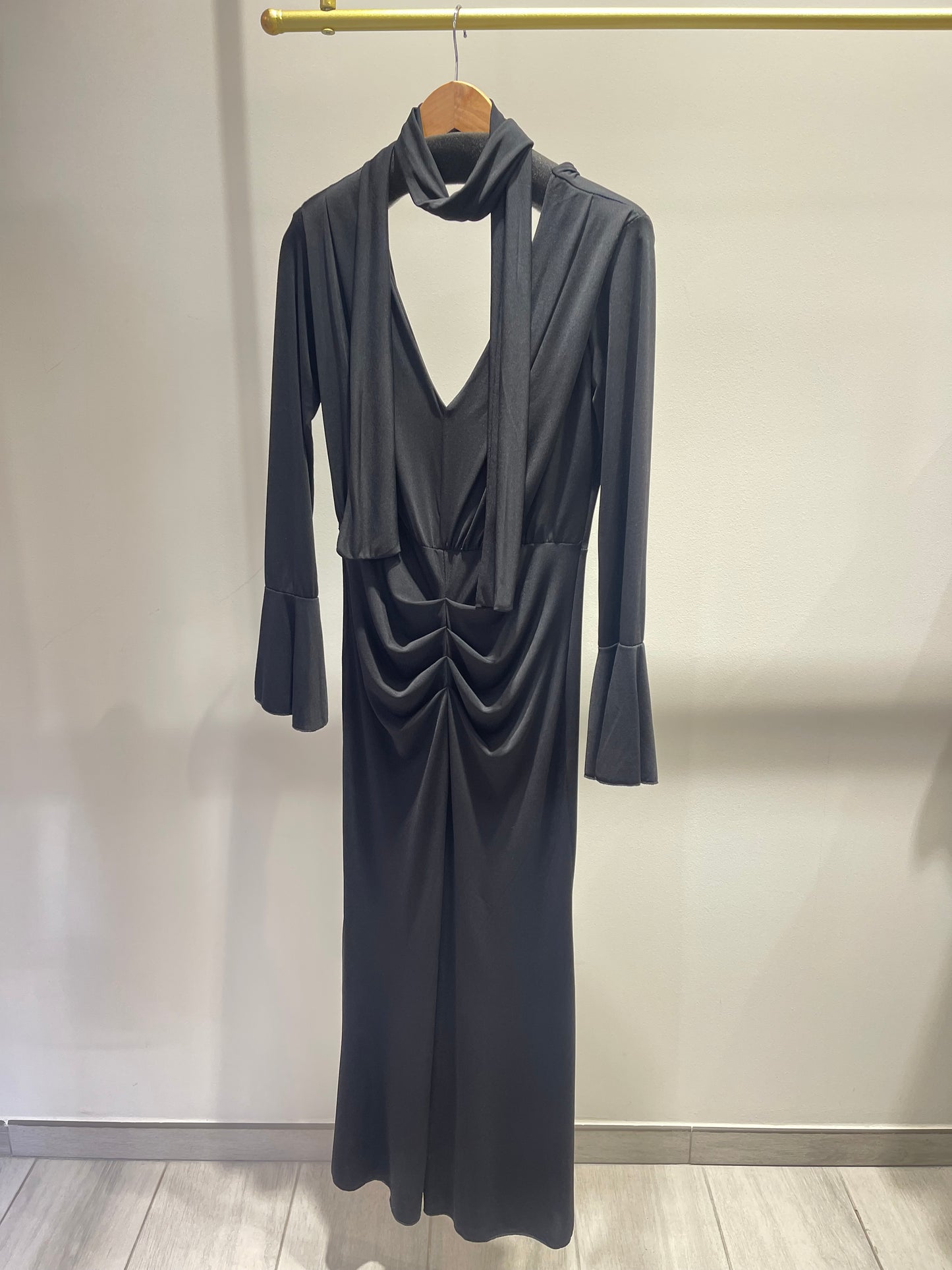 VESTIDO LARGO ESCOTE PRONUNCIADO